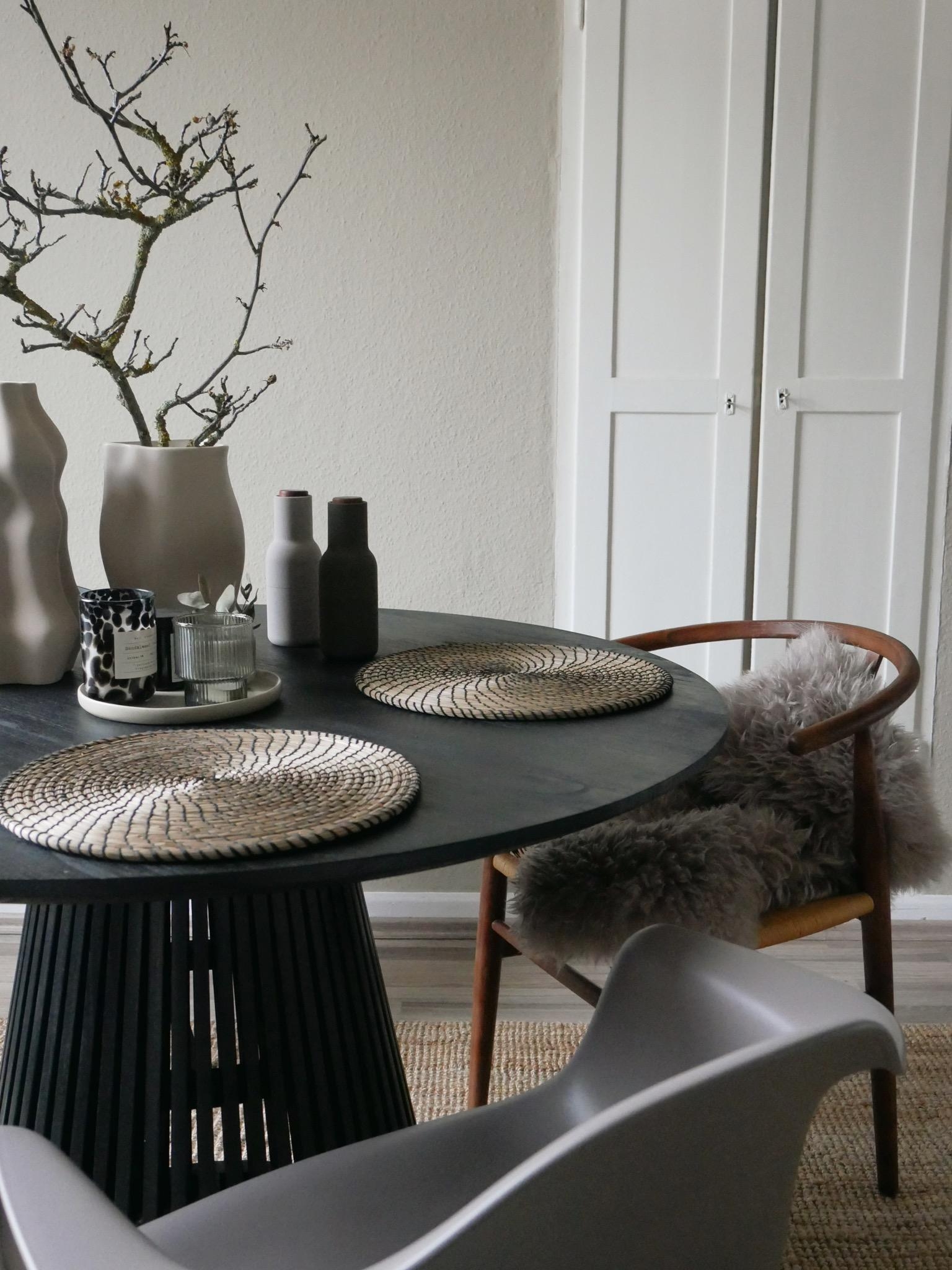 Kitchen Update #farrowandball #blackandnude #homedecor #interiordesign #couchstyle #diningarea #tablesituation