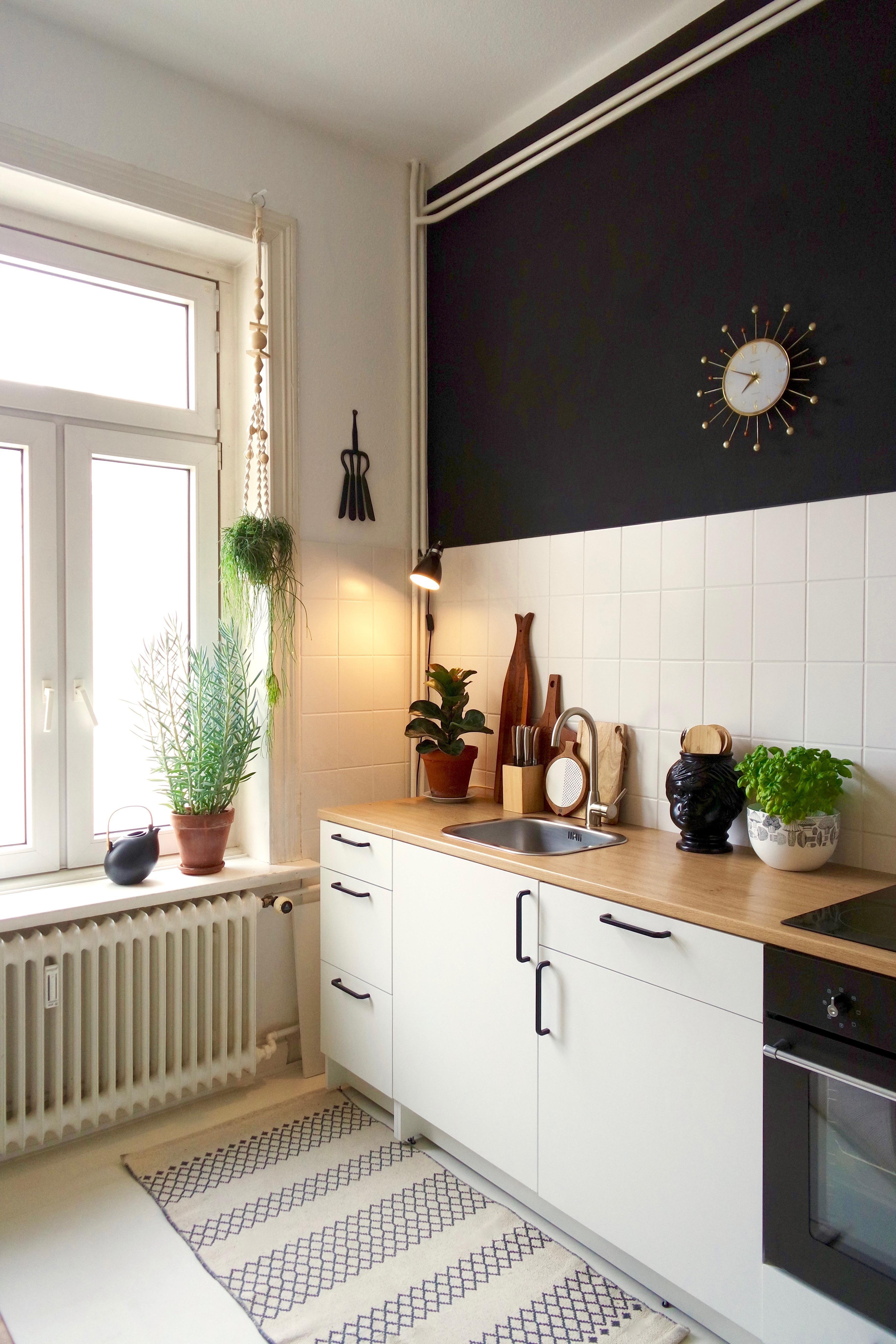 Kitchen View ● 

#danishdesign #vintage #blackwall #altbau #myhome #midcentury 