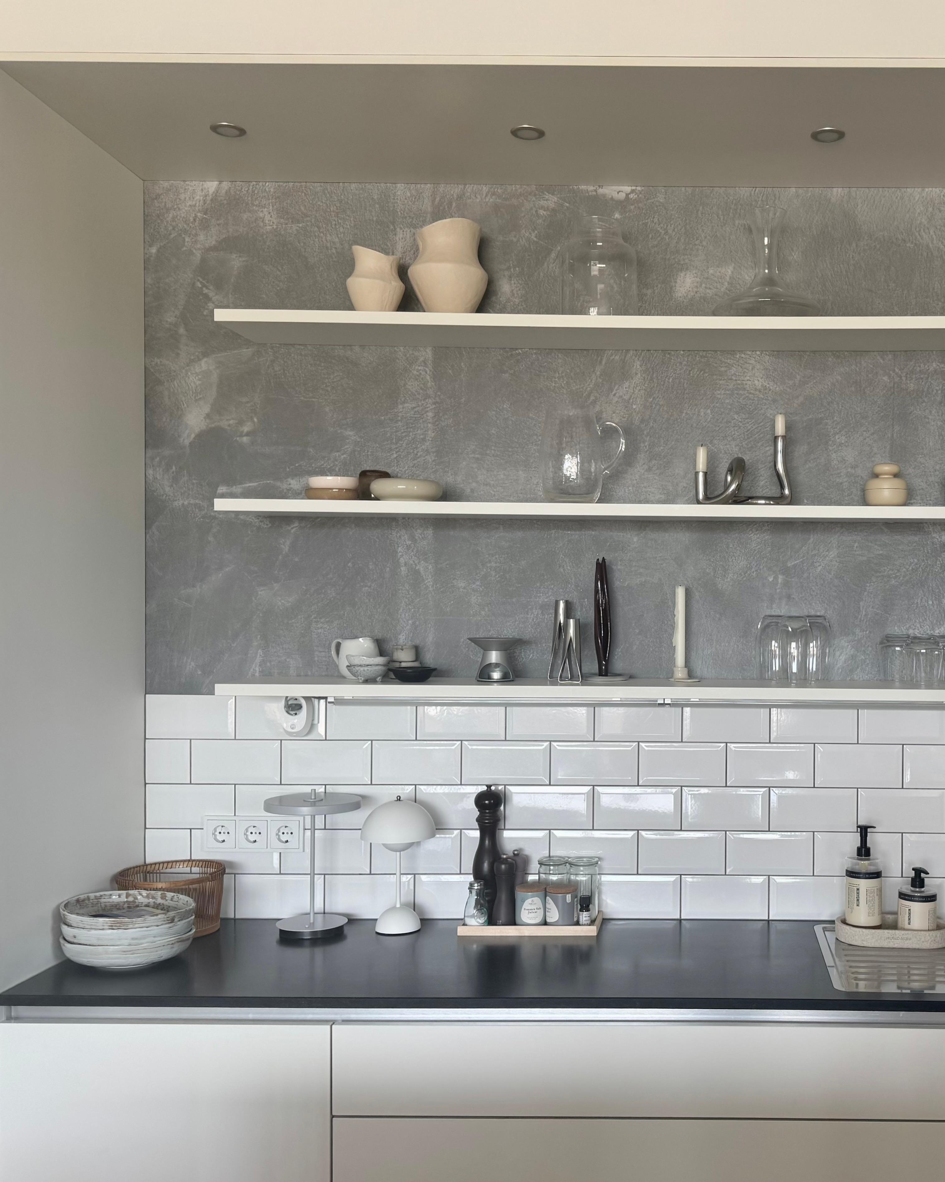 Kitchendetails

#küche #industrial #regal #fliesen #metrofliesen #regal #dekoration