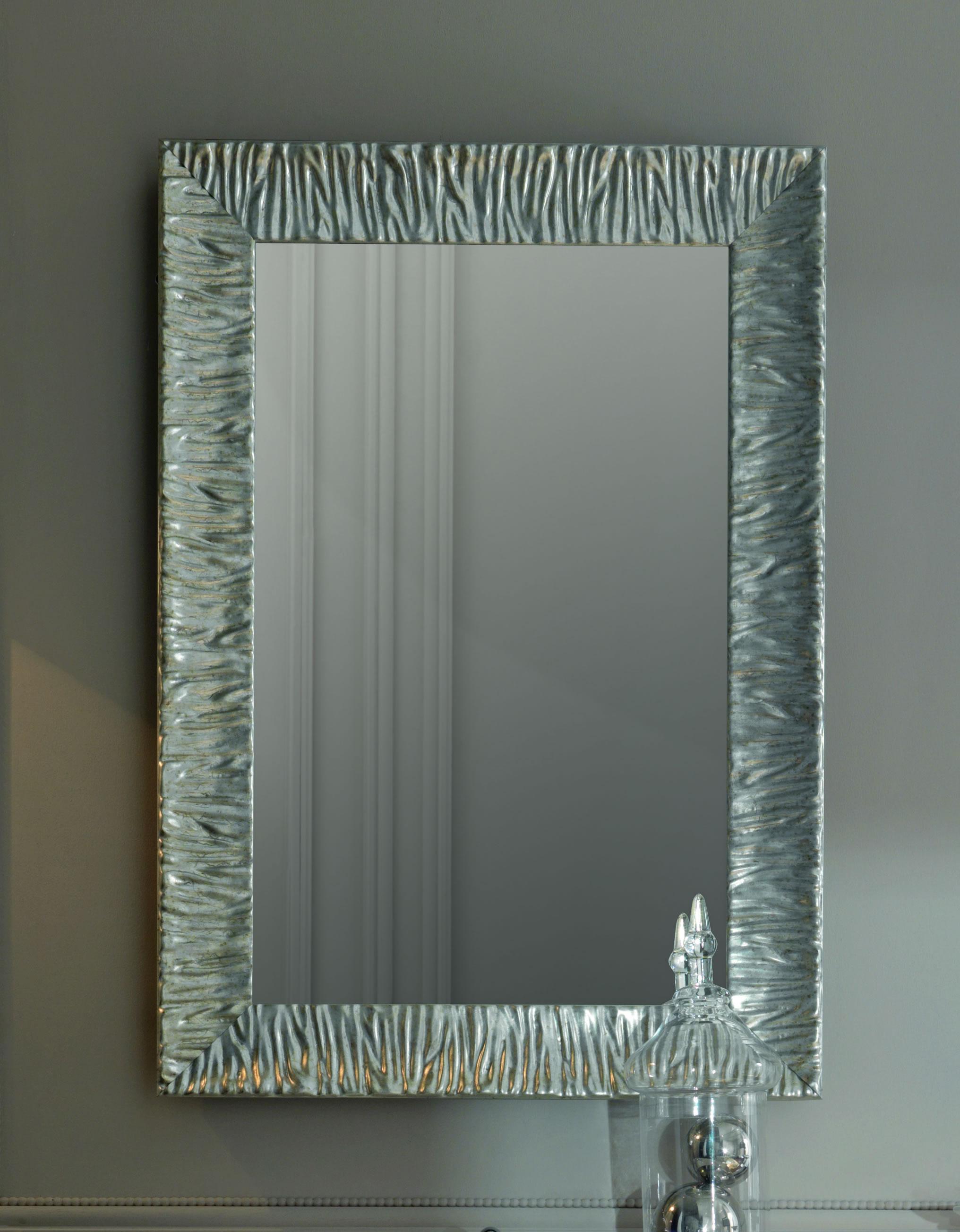 Klassischer Spiegel mit Tannenholzrahmen #retro #spiegel ©Kerasan