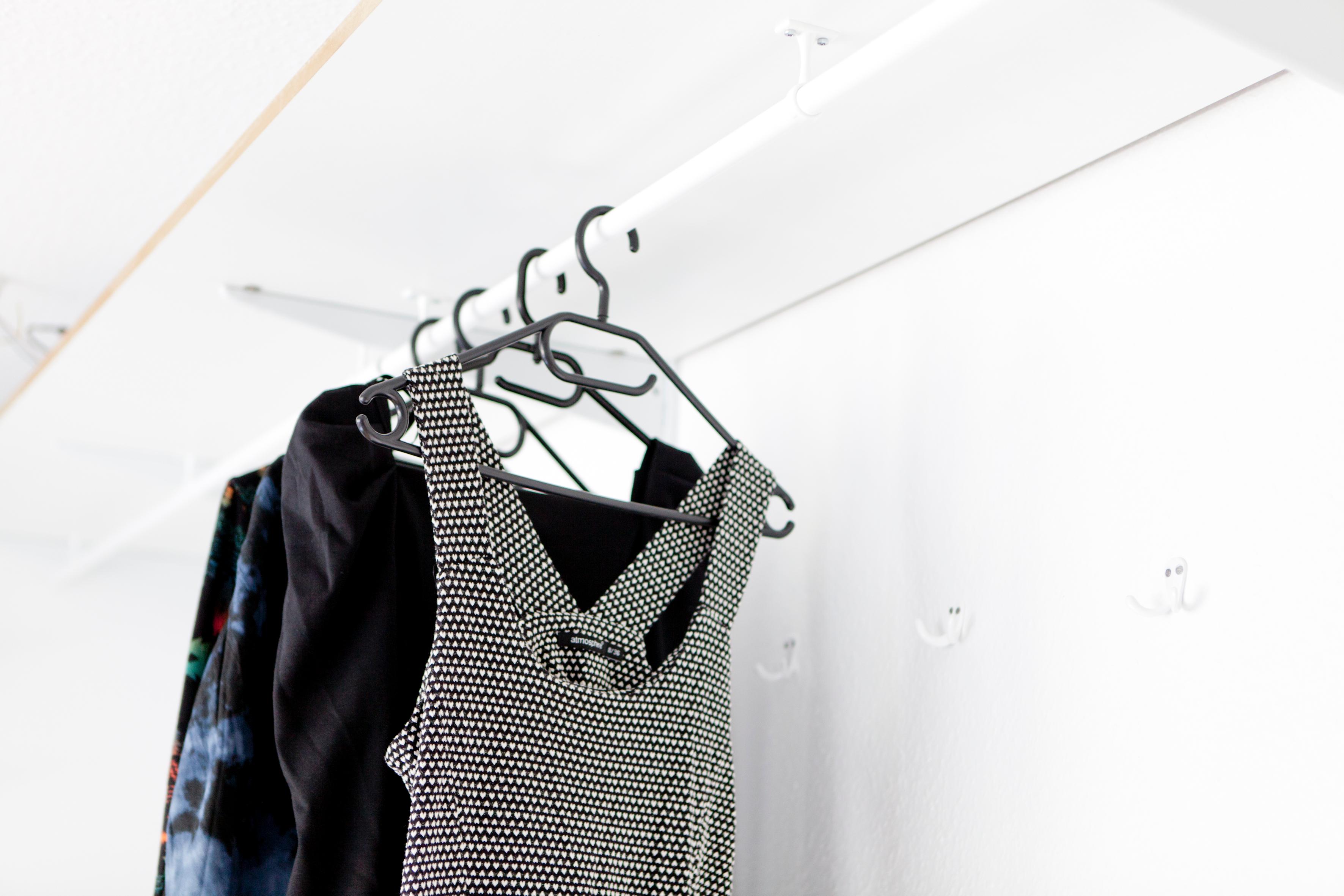 Kleiderstange #kleiderstange #kleiderschrank #ankleidezimmer #offenerkleiderschrank ©STUDIO OINK