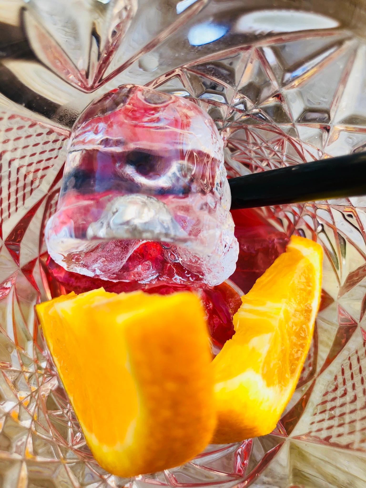 Kleine Erfrischung am Abend #sommergetränk #drink. Einfach #pampelmuse #granatapfel #orange mit #wasser auffüllen.