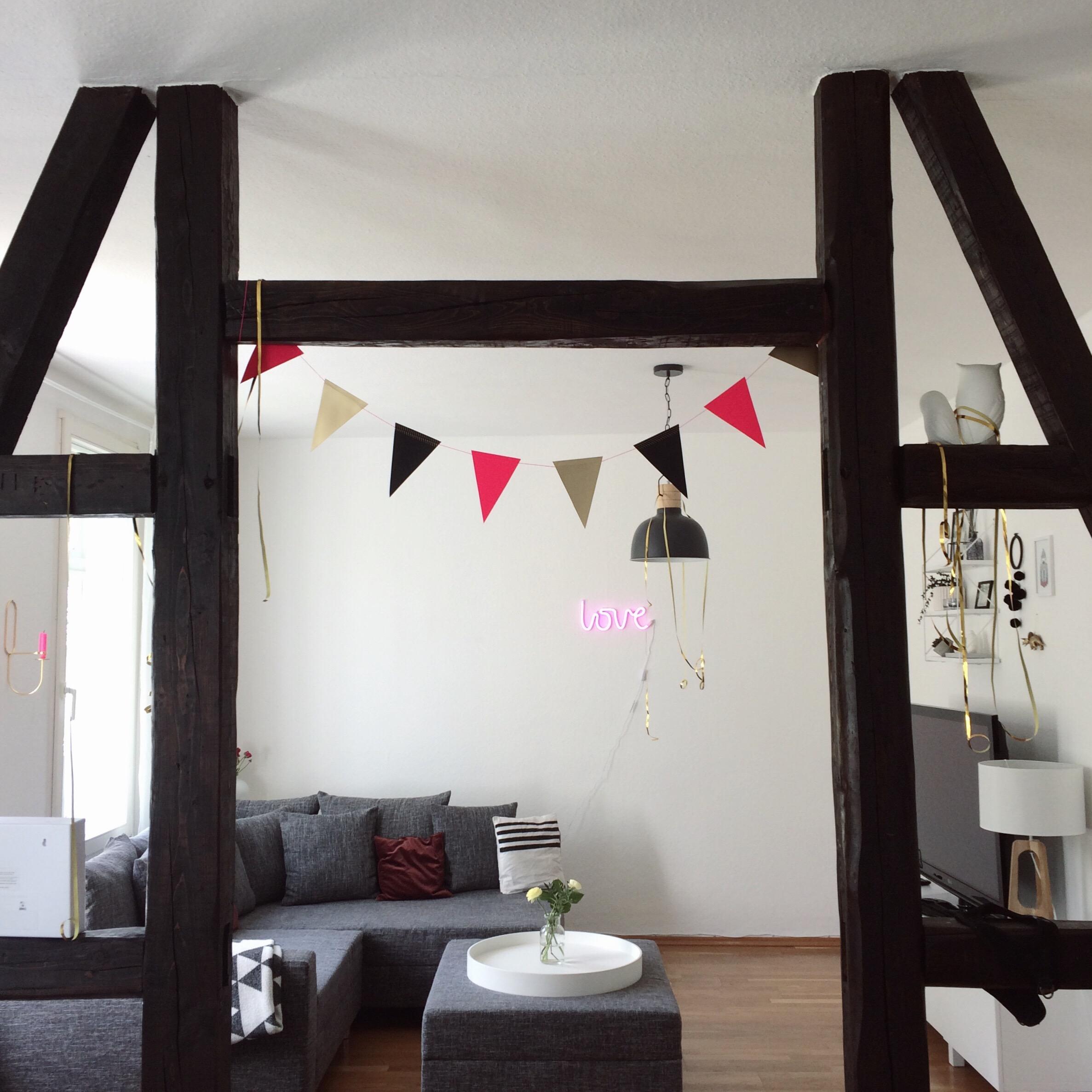 Kleine Geburtstagssause zu Hause 💕
#altbau #fachwerk #party #wohnzimmer #couchliebt #scandistyle