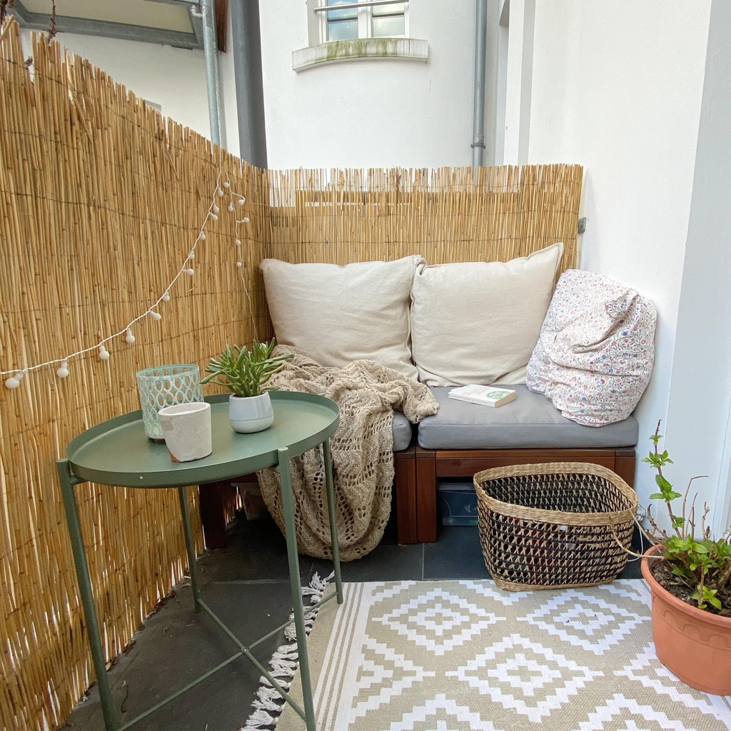 Kleiner Balkon, kleine Lounge • COUCH
