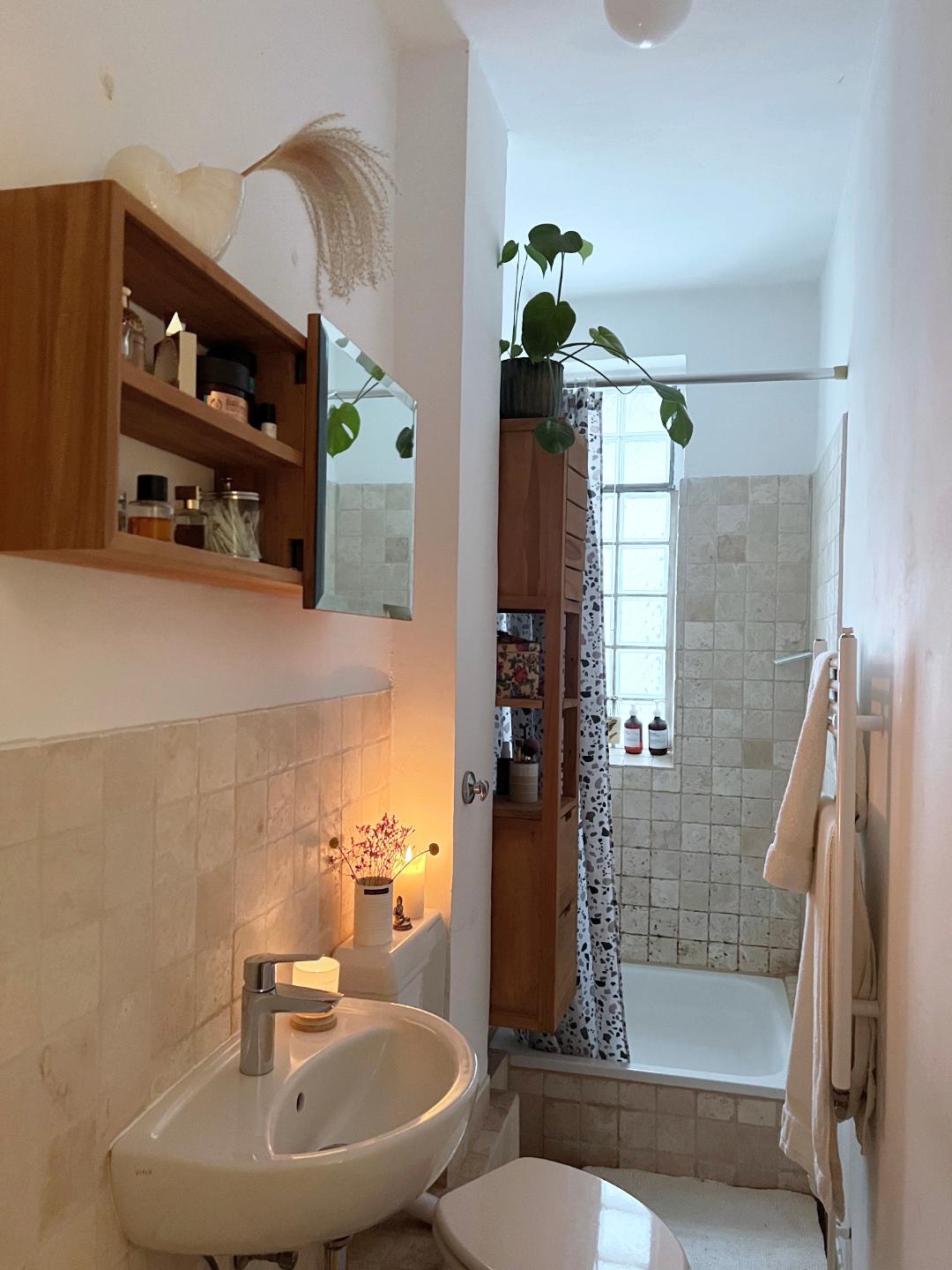 Kleines Badezimmer-Makeover: #altbau #badezimmerideen #bathroomideas #bathroomdeco
