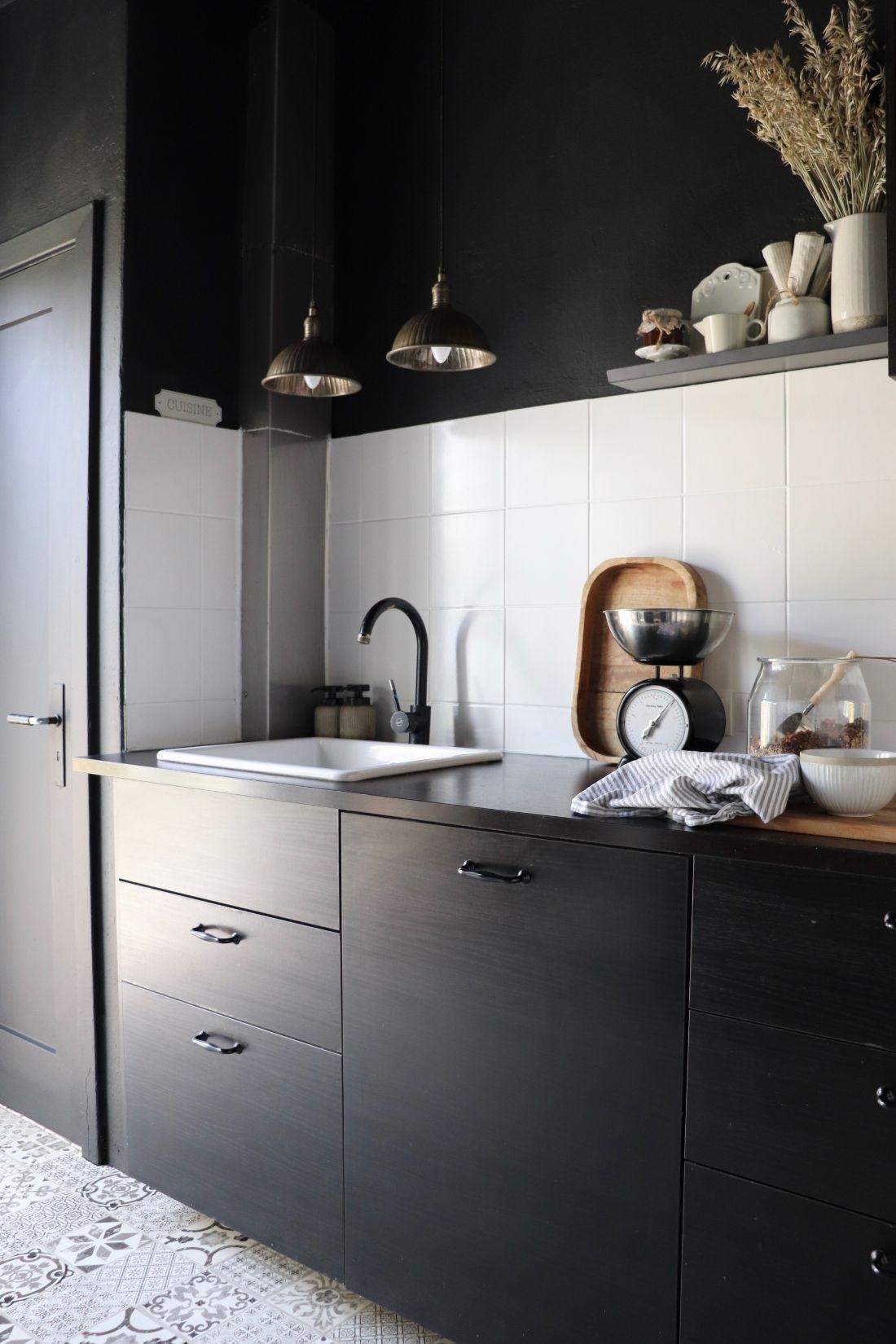 Kleines Makeover vom Wochenende! Die komplette Küche schwarz gestrichen inklusive Decke...#brittabloggt #black #kitchen