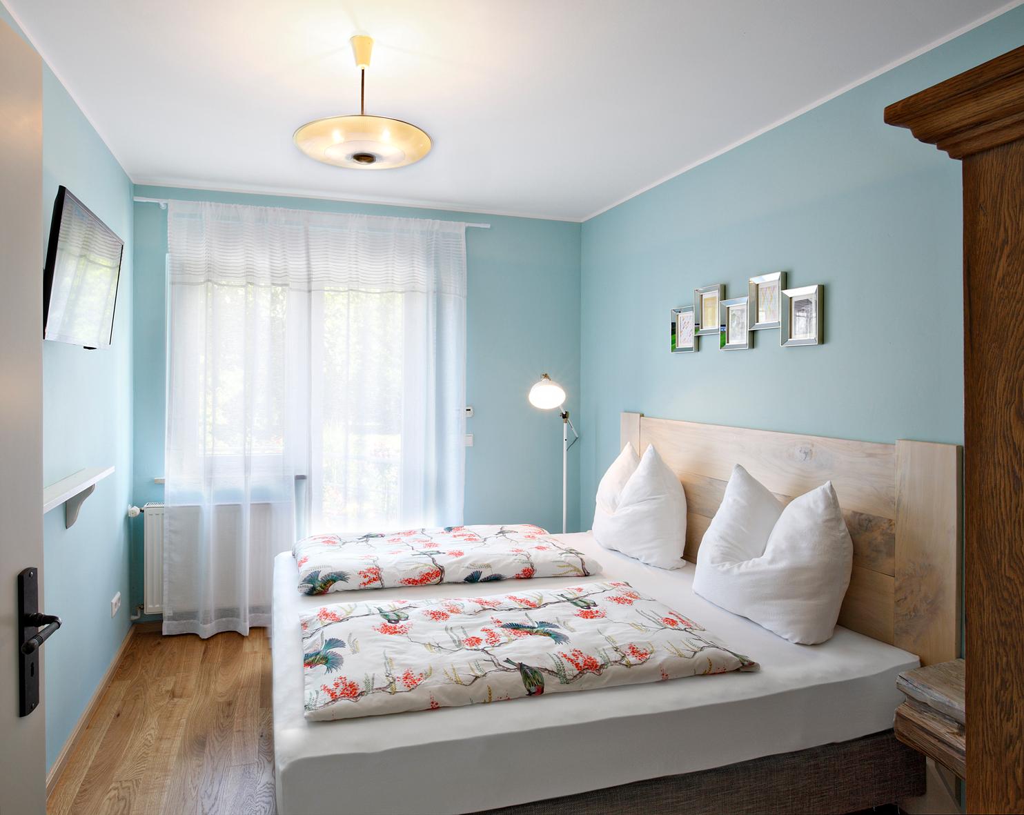 Kleines Schlafzimmer in Mint #mintfarben ©Daniel Wetzel