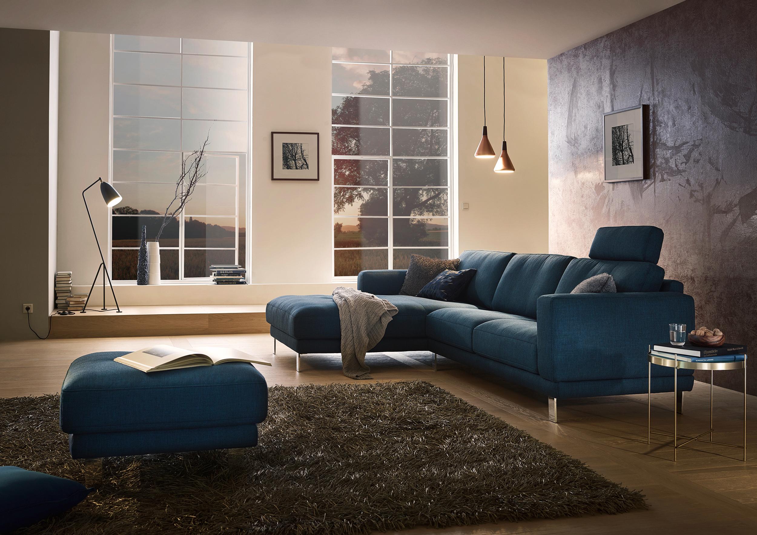 Komfort-Sitzlandschaft "Karthago" in Dunkelblau von ADA #hocker #ecksofa #récamiere #sofa #blauessofa #hängeleuchte #wohnzimmergestaltung ©ADA