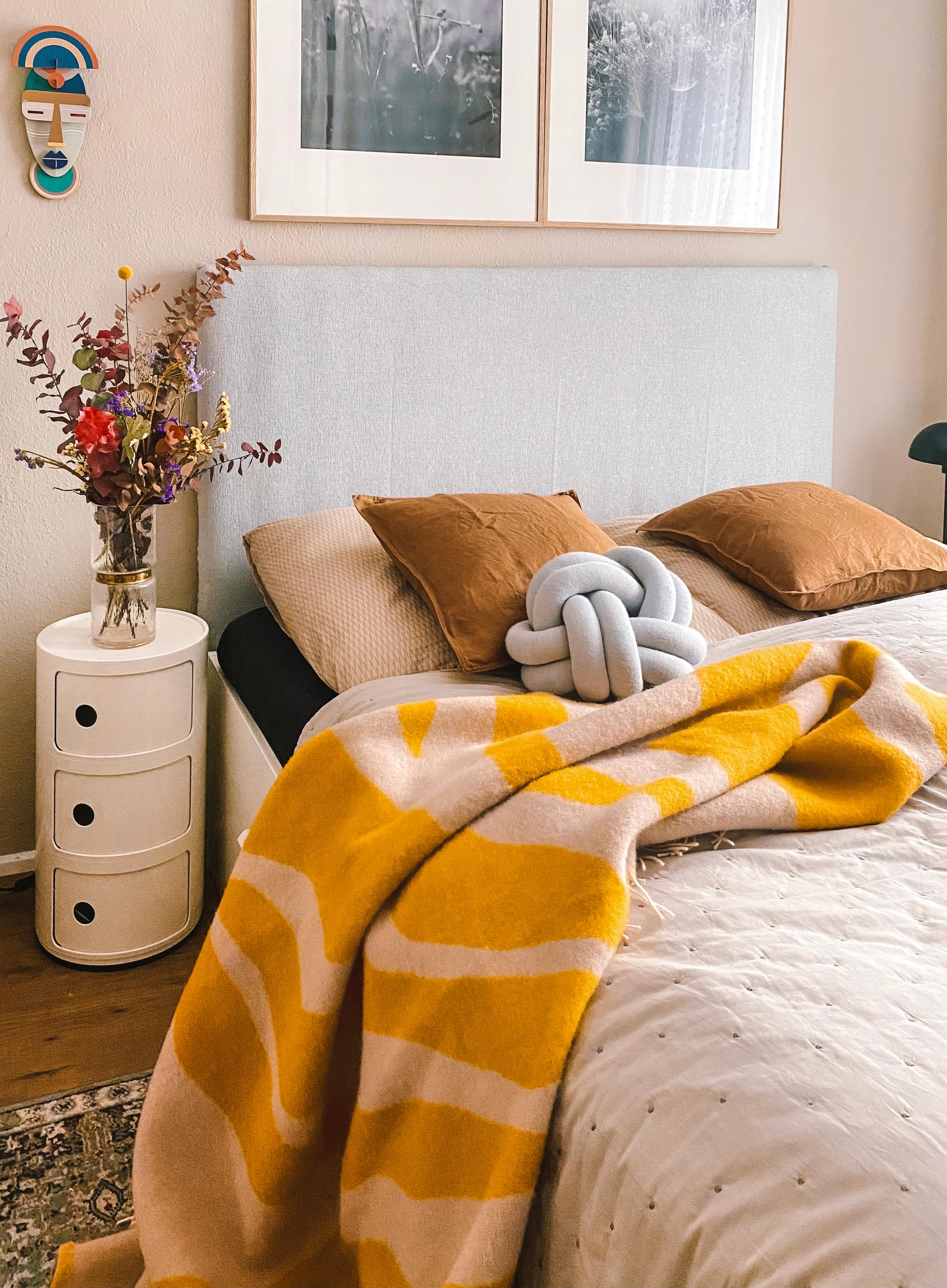 Kommt kuschelig & warm in den Tag! #schlafzimmer #farbe #orange #bett