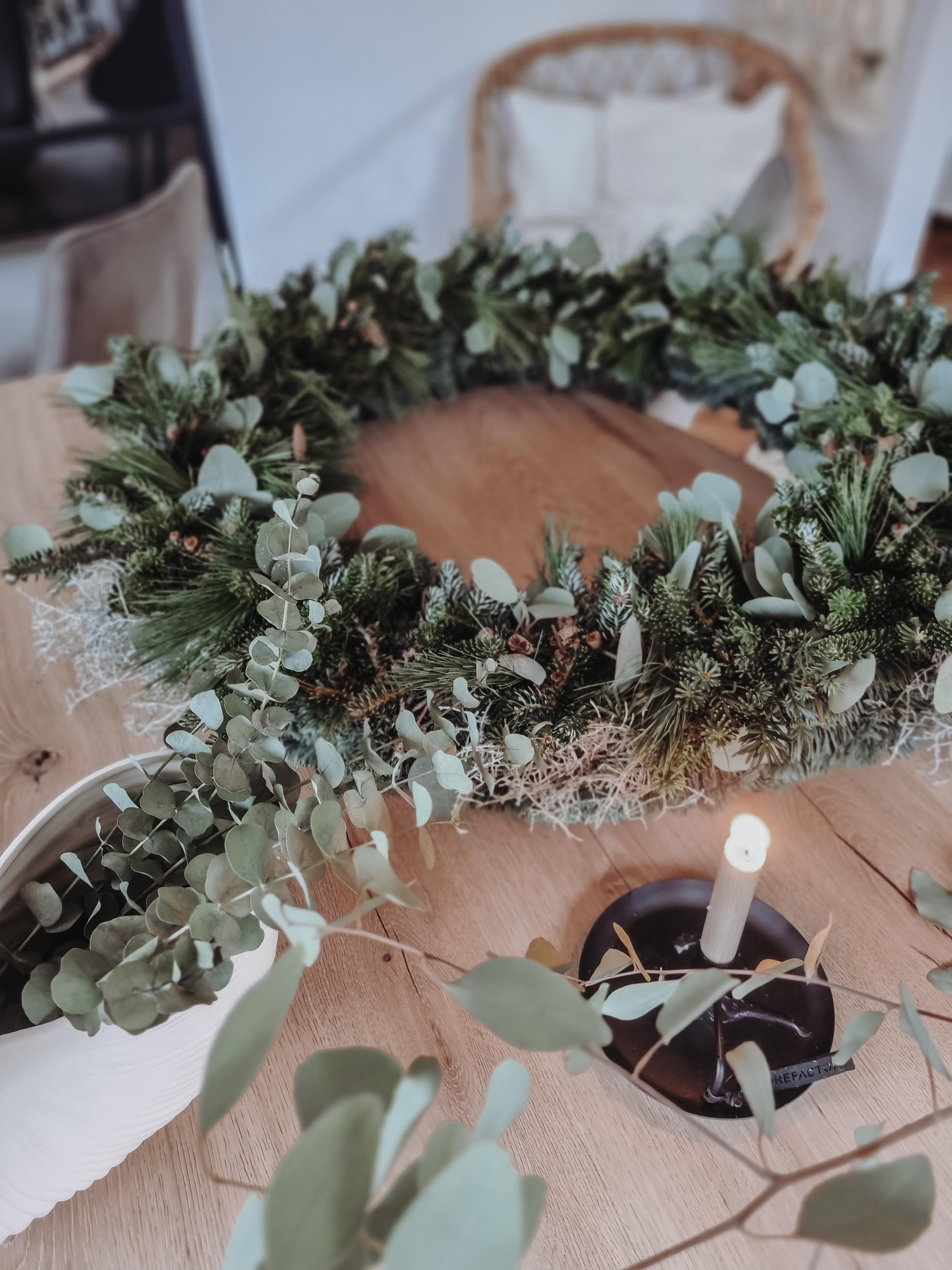 #Kranz #Weihnachtskranz #wreath  #Adventsdeko #Eukalyptus 