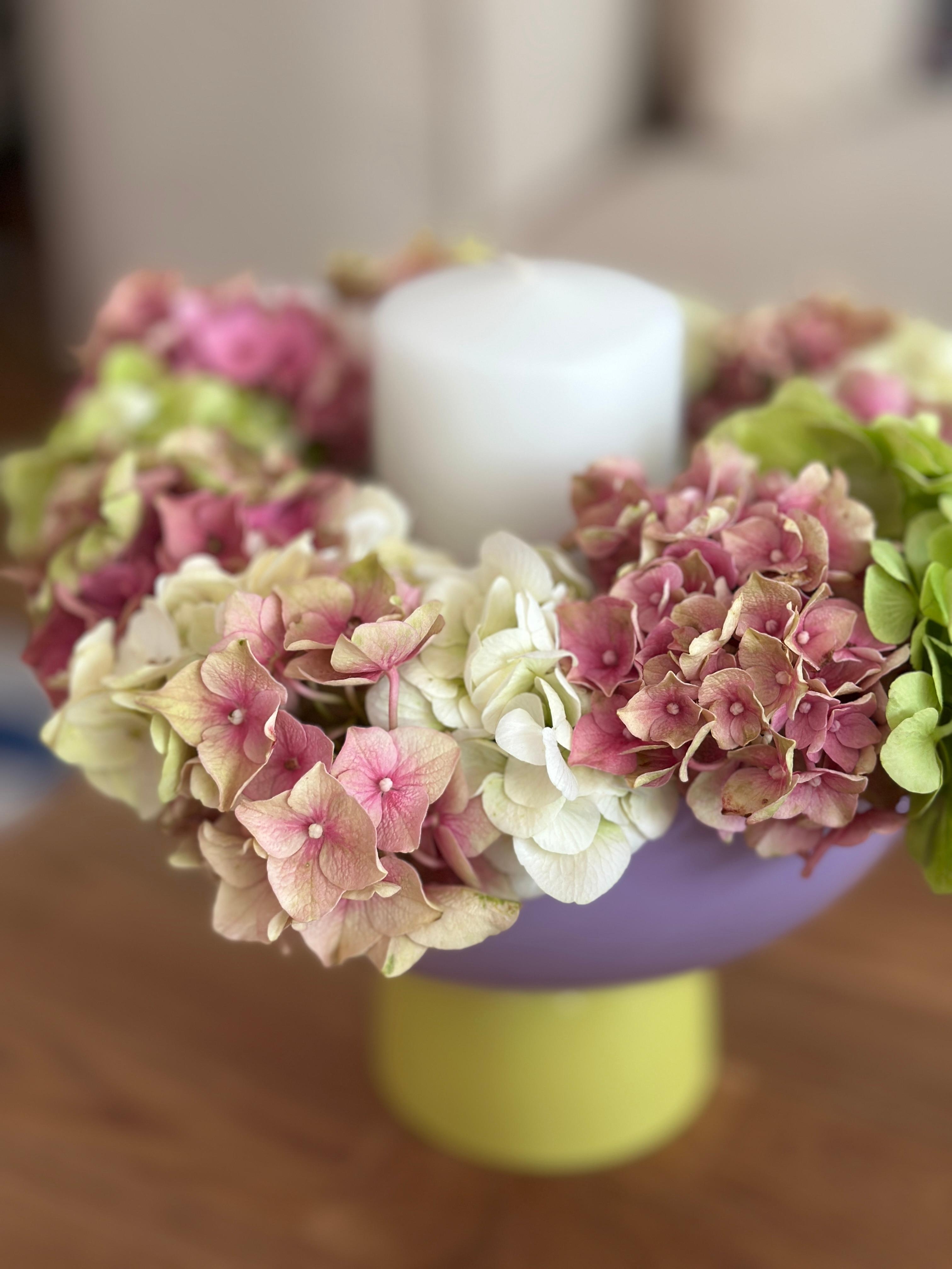 #kranzliebe #hortensien #kranz #diy #easypeasy #colourful #dopamin #schale #kerze #dekoideen #bunt