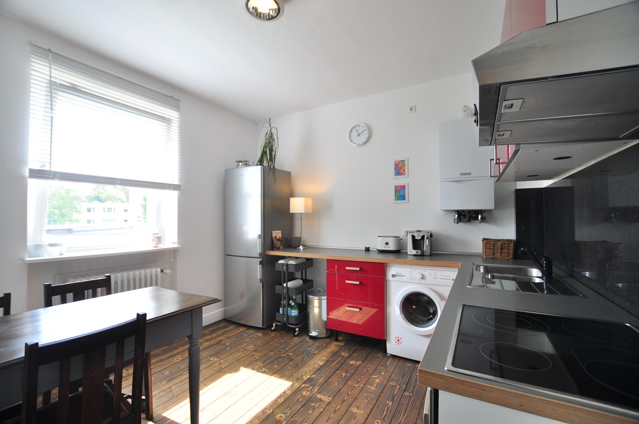 Küche _ möblierte Wohnung #bodenbelag #küche ©e-rent Agentur / Alina Edelstein