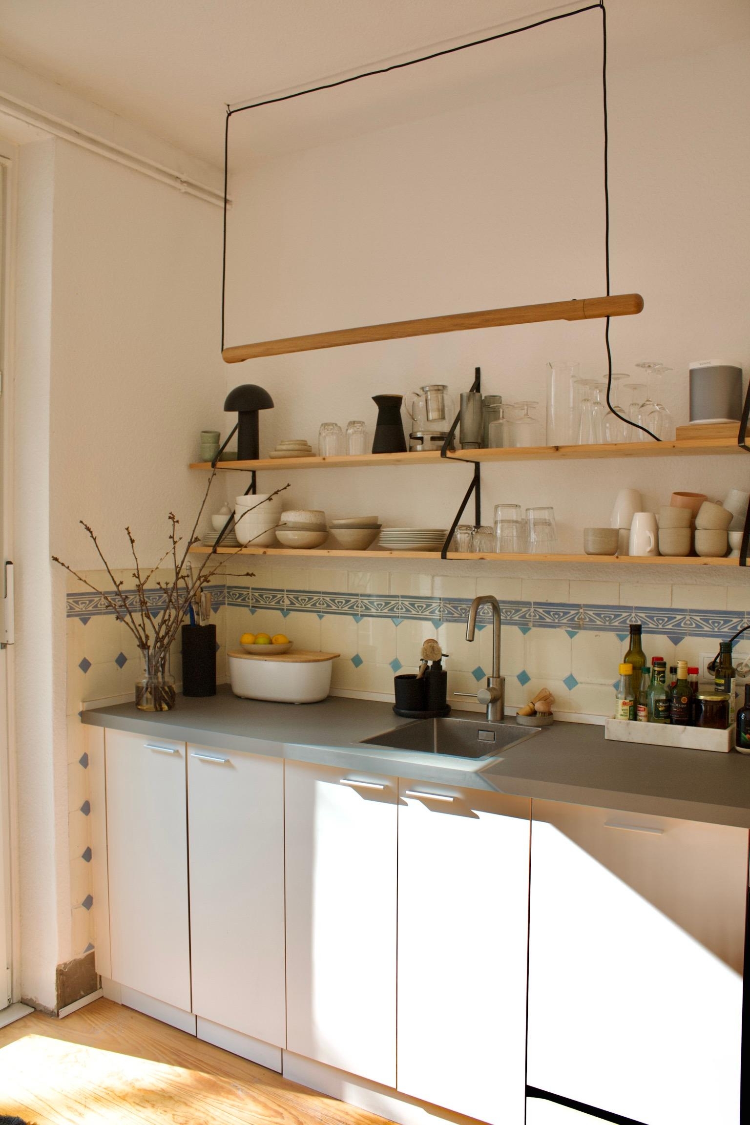 #küche #altbaufliesen #diy #regal #lampendesign #altbau #sonne 