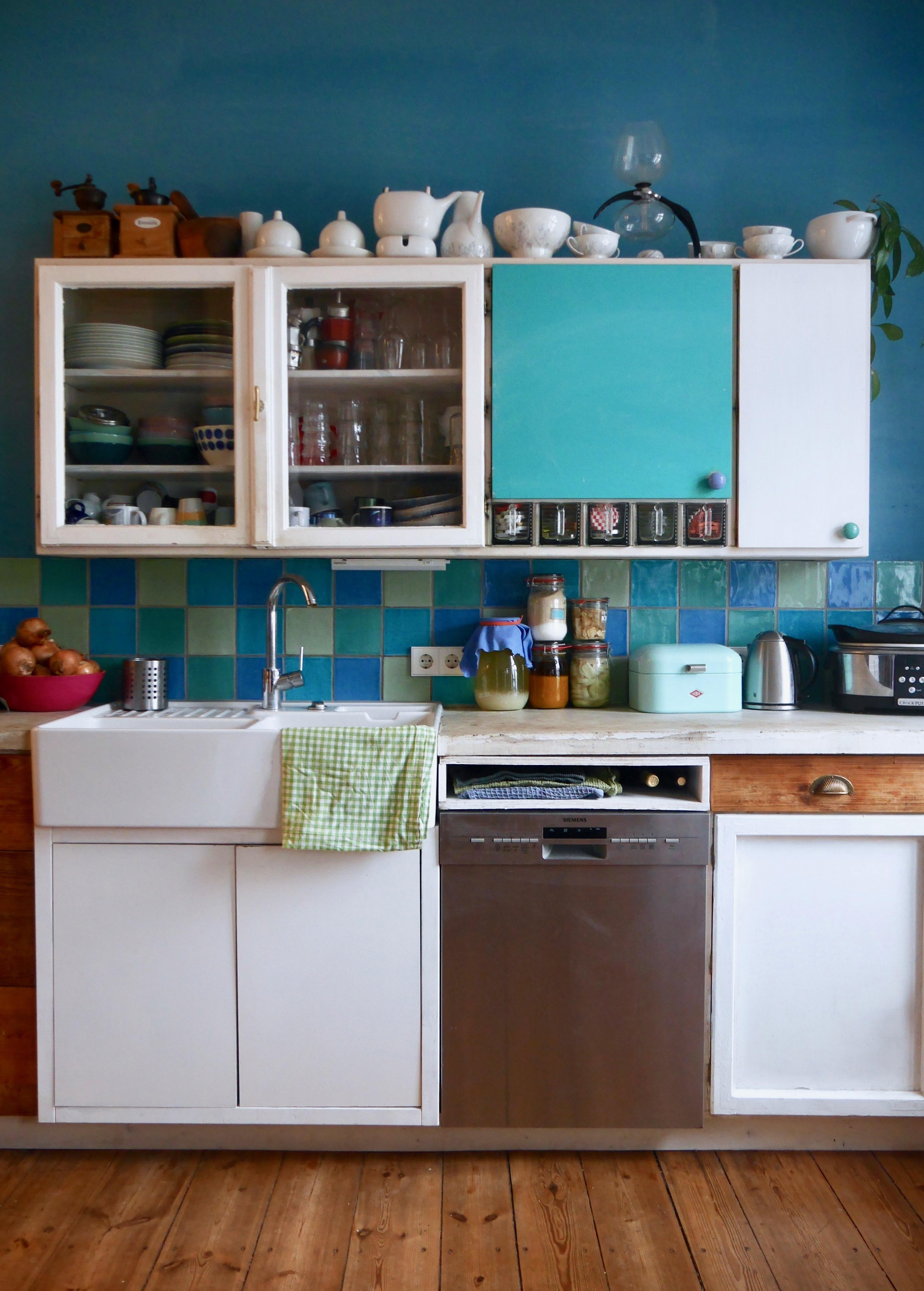 #küche #blau #diyküche #keramikspülbecken #blauewand