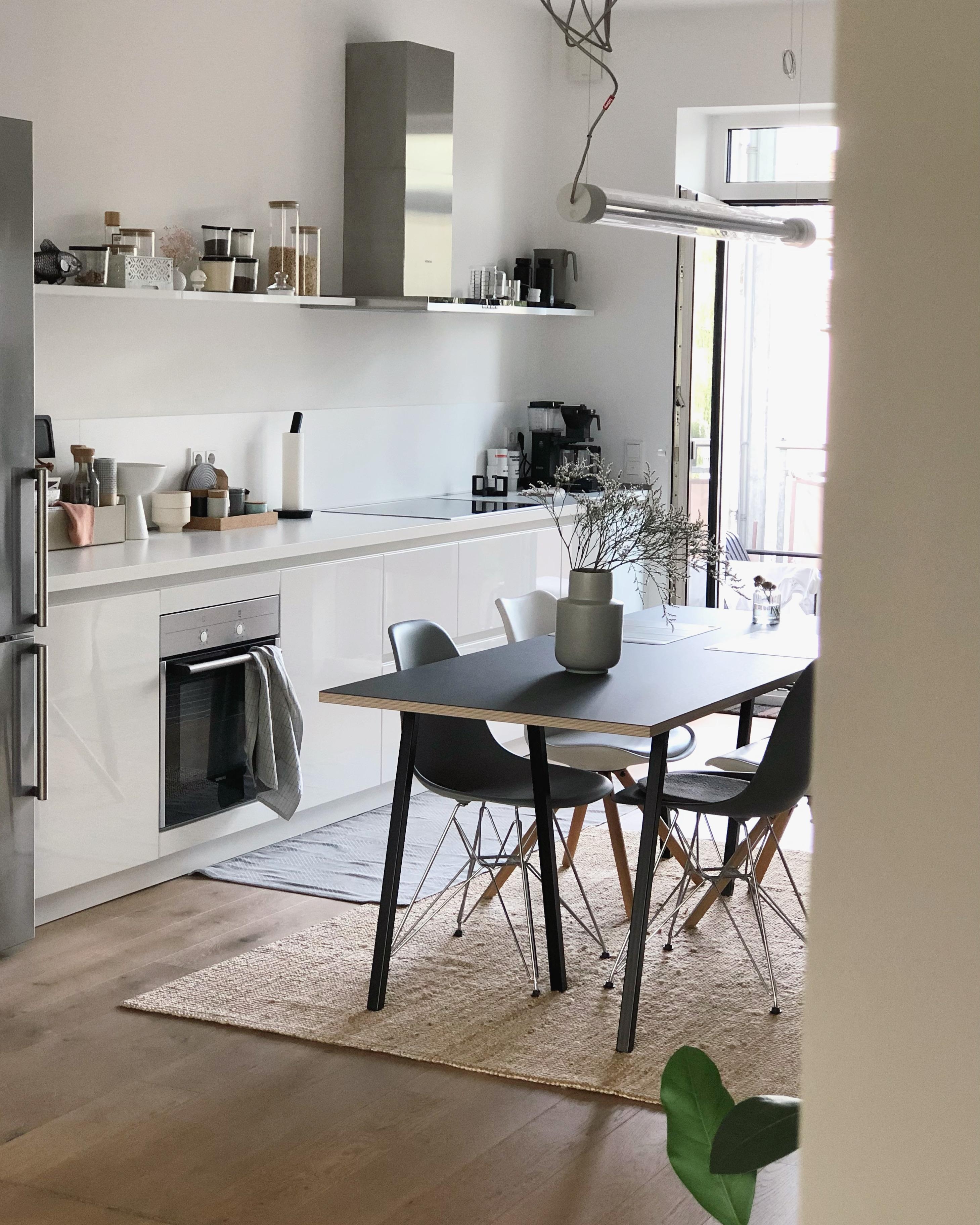 #küche #kitchen #minimalism #esstisch #light #essbereich #whiteliving #interior #couchstyle #home
