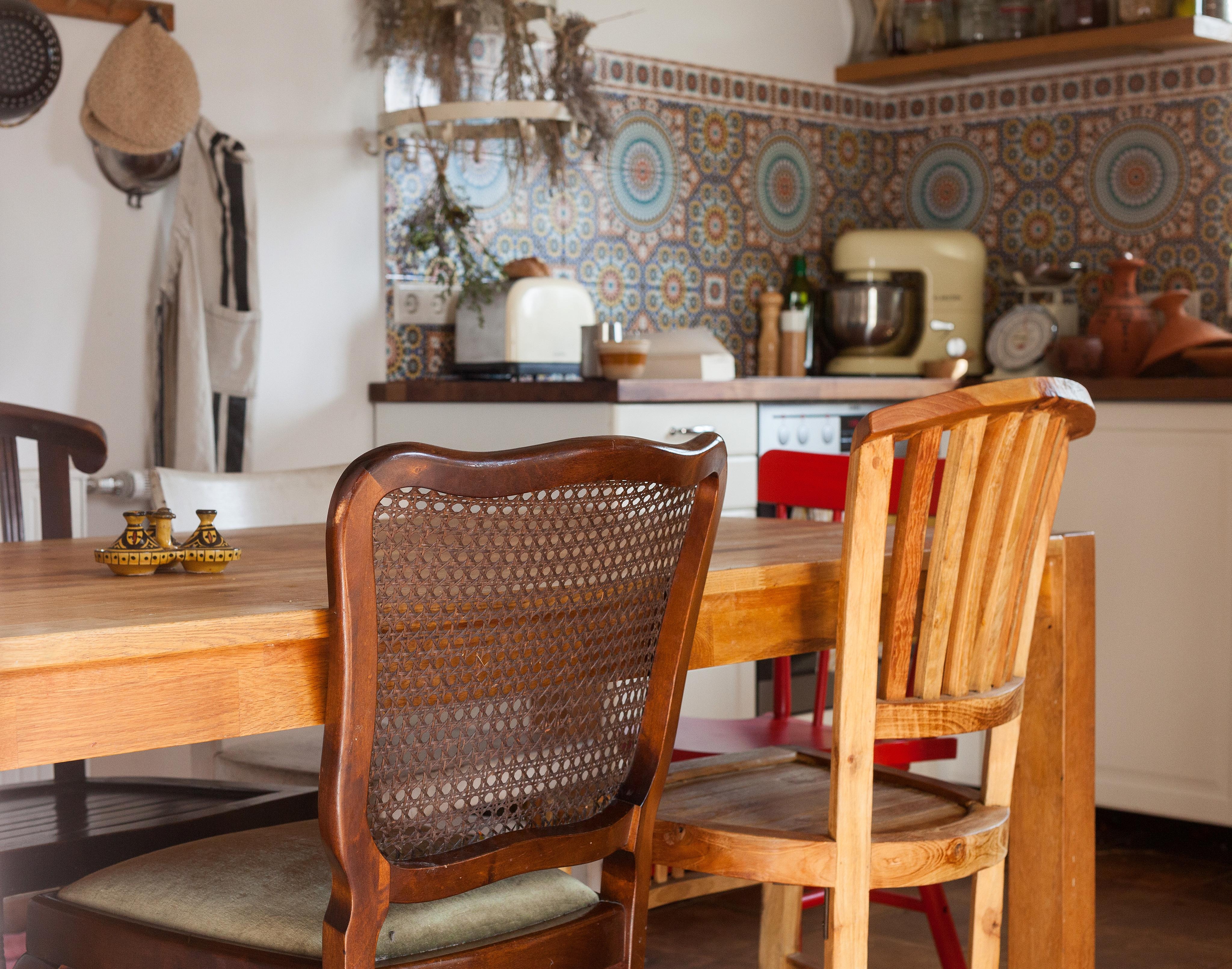 #küche #marokkanischefliesen #stühle #stuhlmix #boho #couchstyle