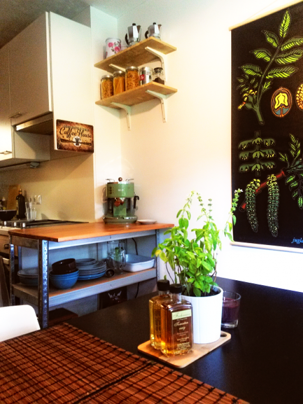 Küche mit improvisierter Arbeitsfläche  #homestory