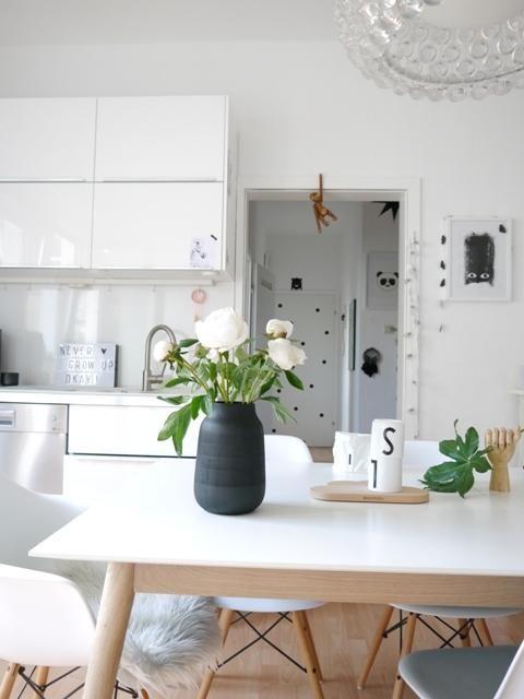Küche...
#Vase #designletters #hay #snugstudio #caboche #kitchen #vitra #eames #affe #print #Esstisch #stühle #lampe
