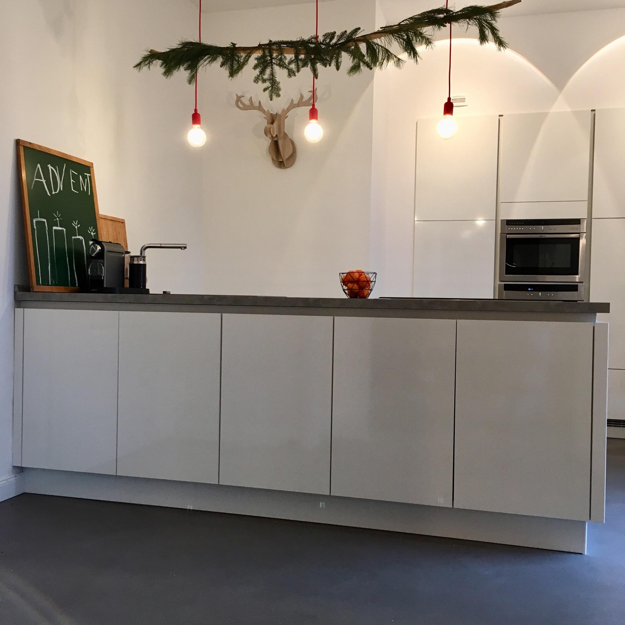 #küche #weiß #minimalistisch #diy #diylampe #lampe #leuchte #skandinavisch #beton