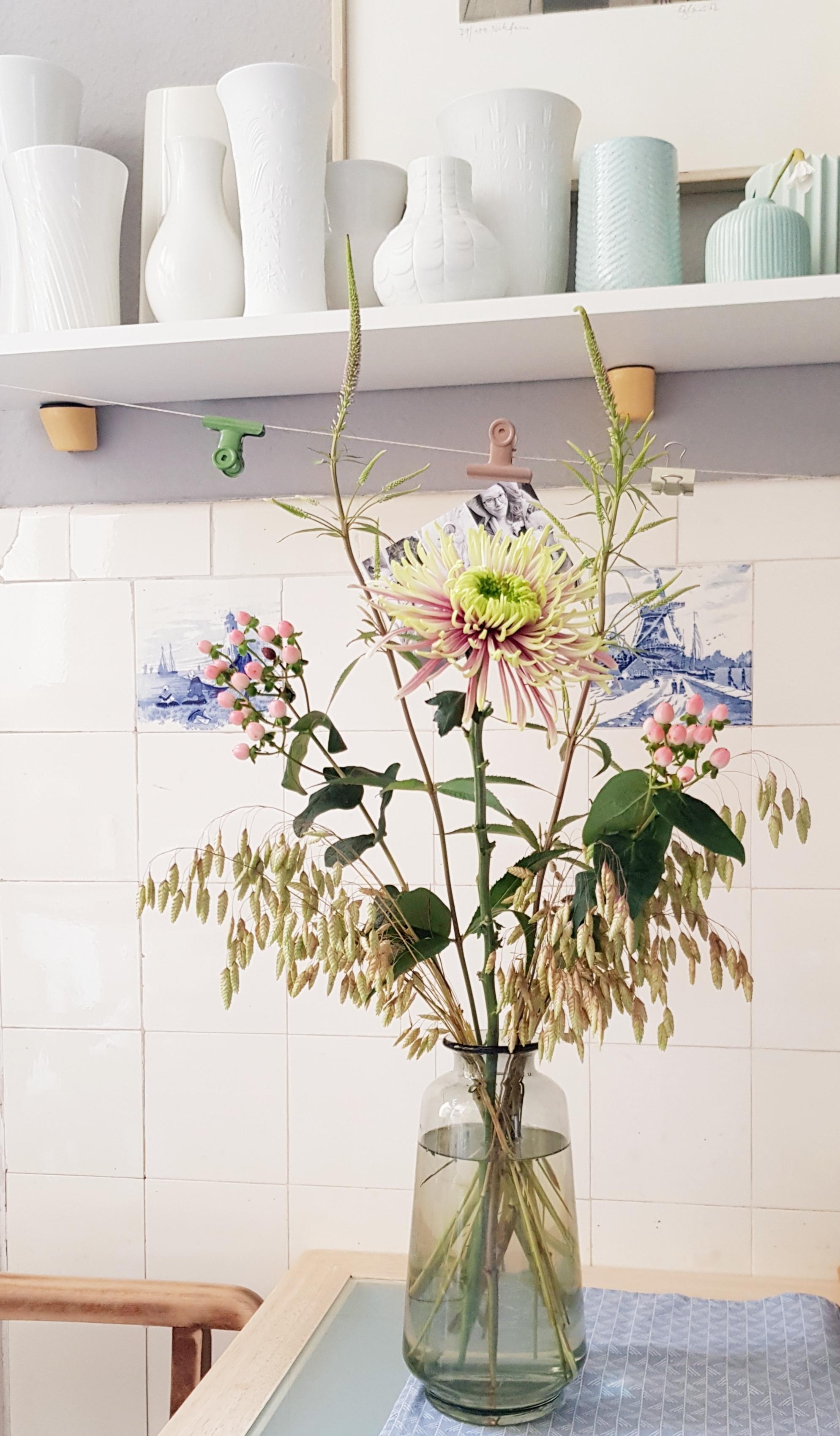 Küchenblumen #freshflowerfriday #küche #altbau 