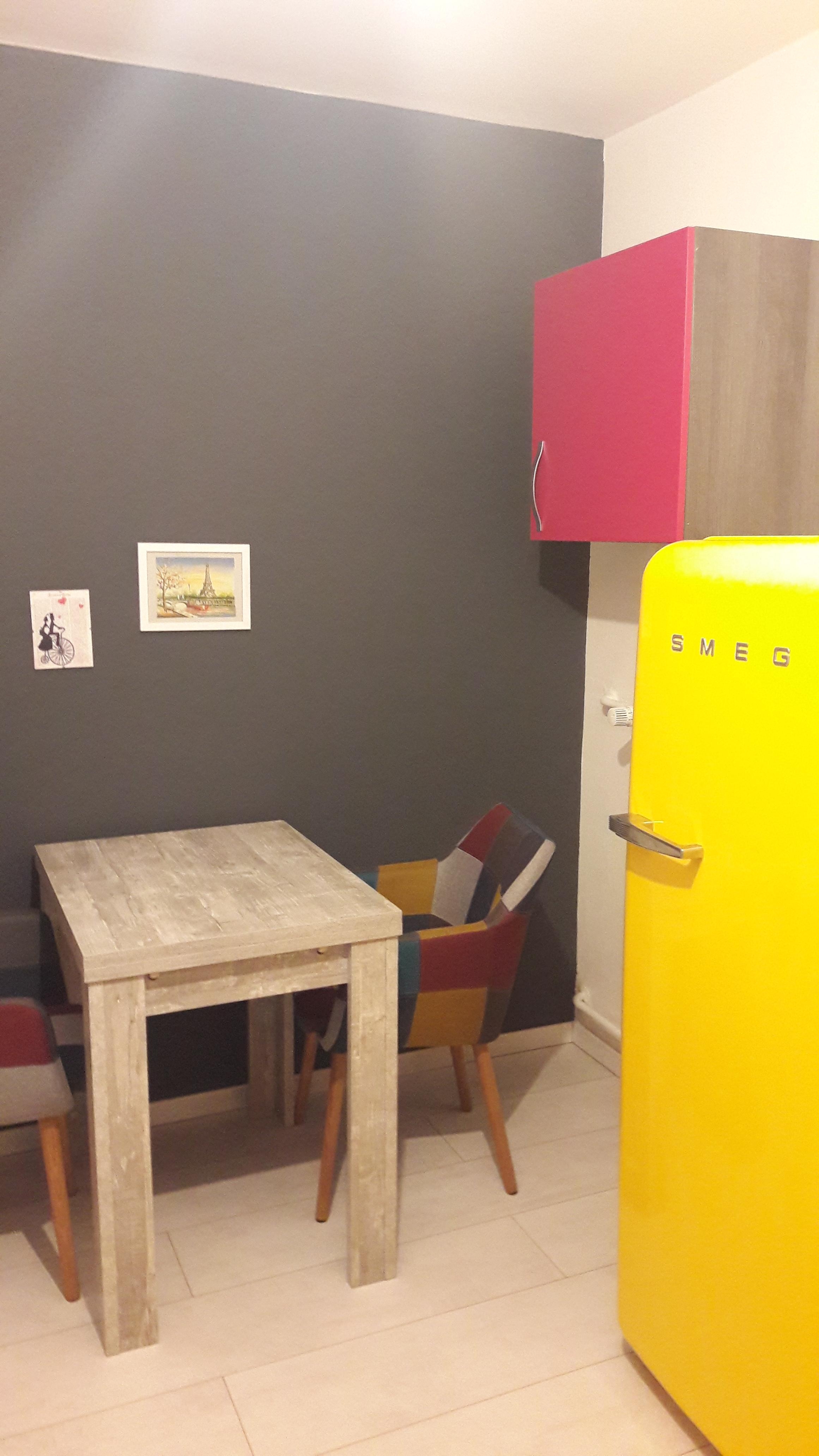 #küchendeko #Designerstühle #passendzumSmeg #Kühlschrankliebe #gelb #livingchallenge