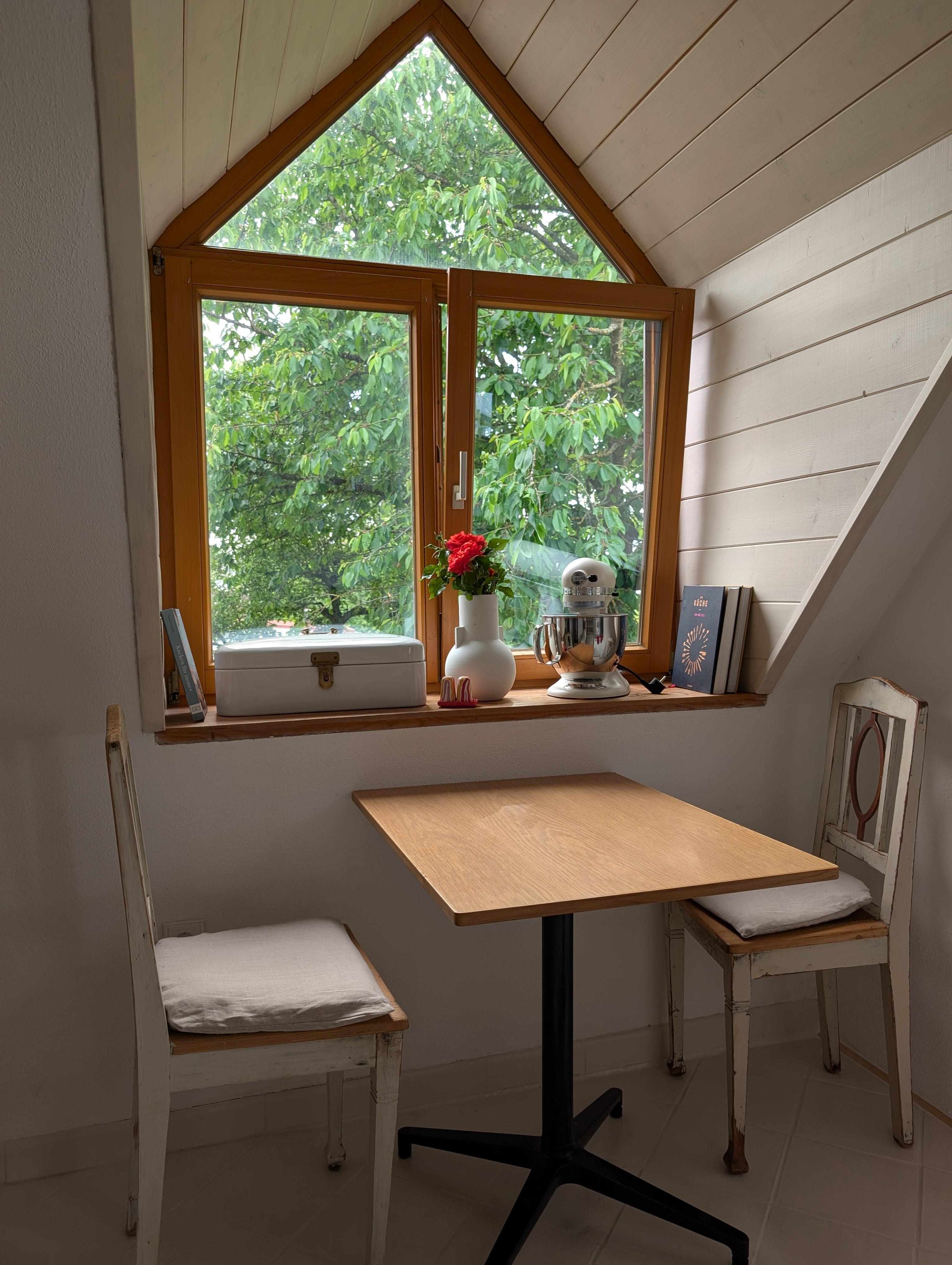 Küchenecke #homestory #kleinaberfrein #scandivibes #vitratable #smallkitchenvibes 