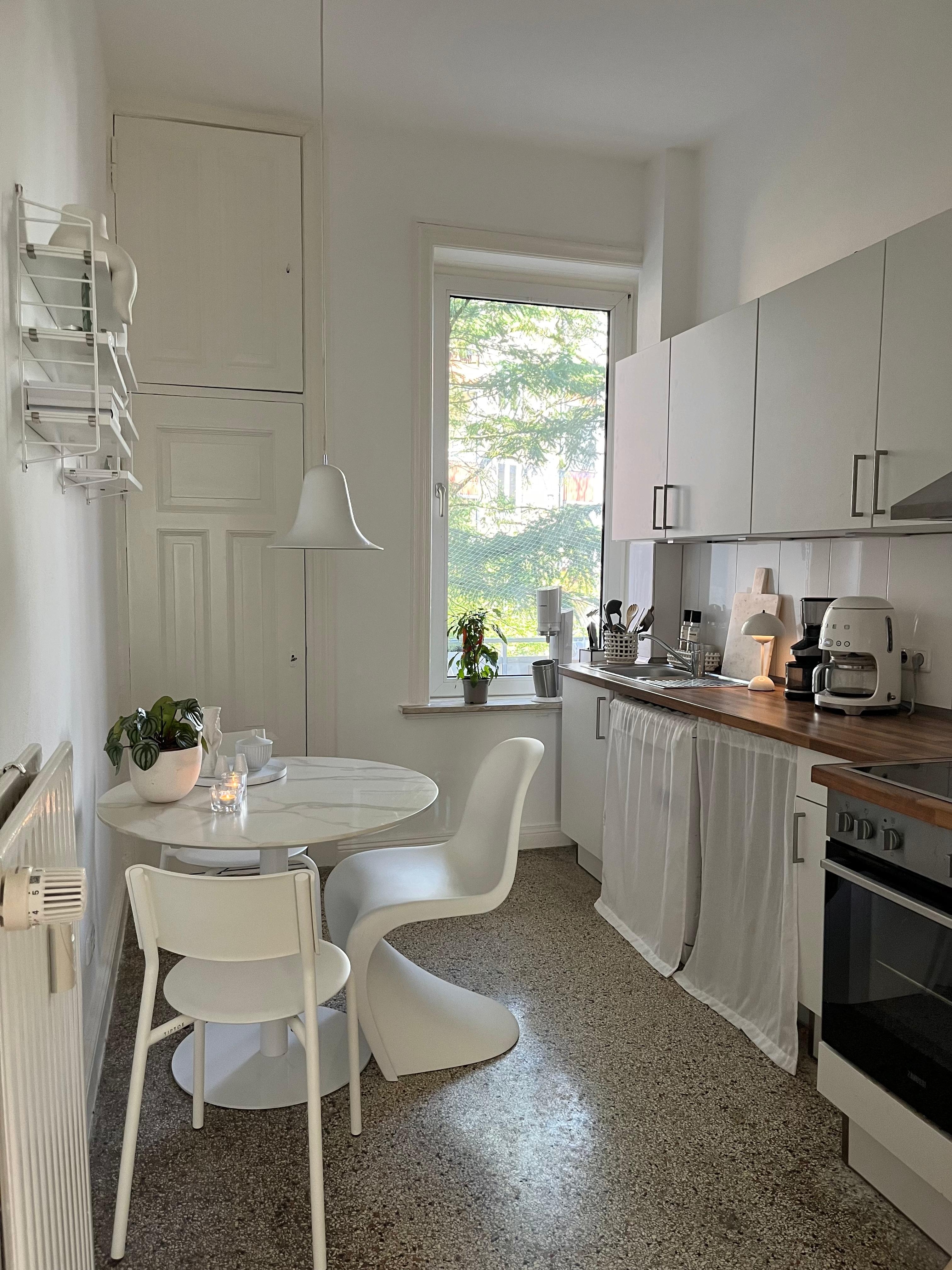 #kücheninspo #küchendesign #weißeküche #altbauwohnung #terrazzoboden #skandinavischwohnen