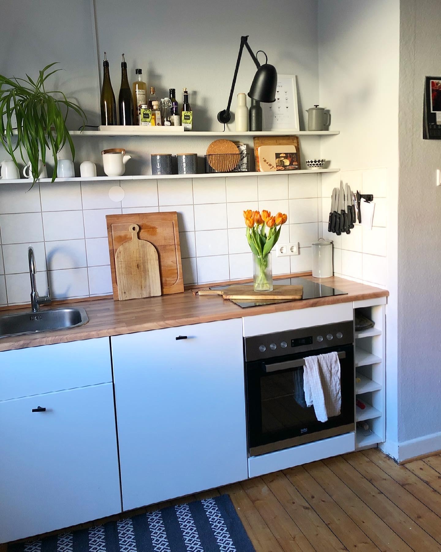 Küchenliebe! 
#küche #küchenideen #kleineküche #hyggehome #kücheninspiration #ikeaküche #blumen