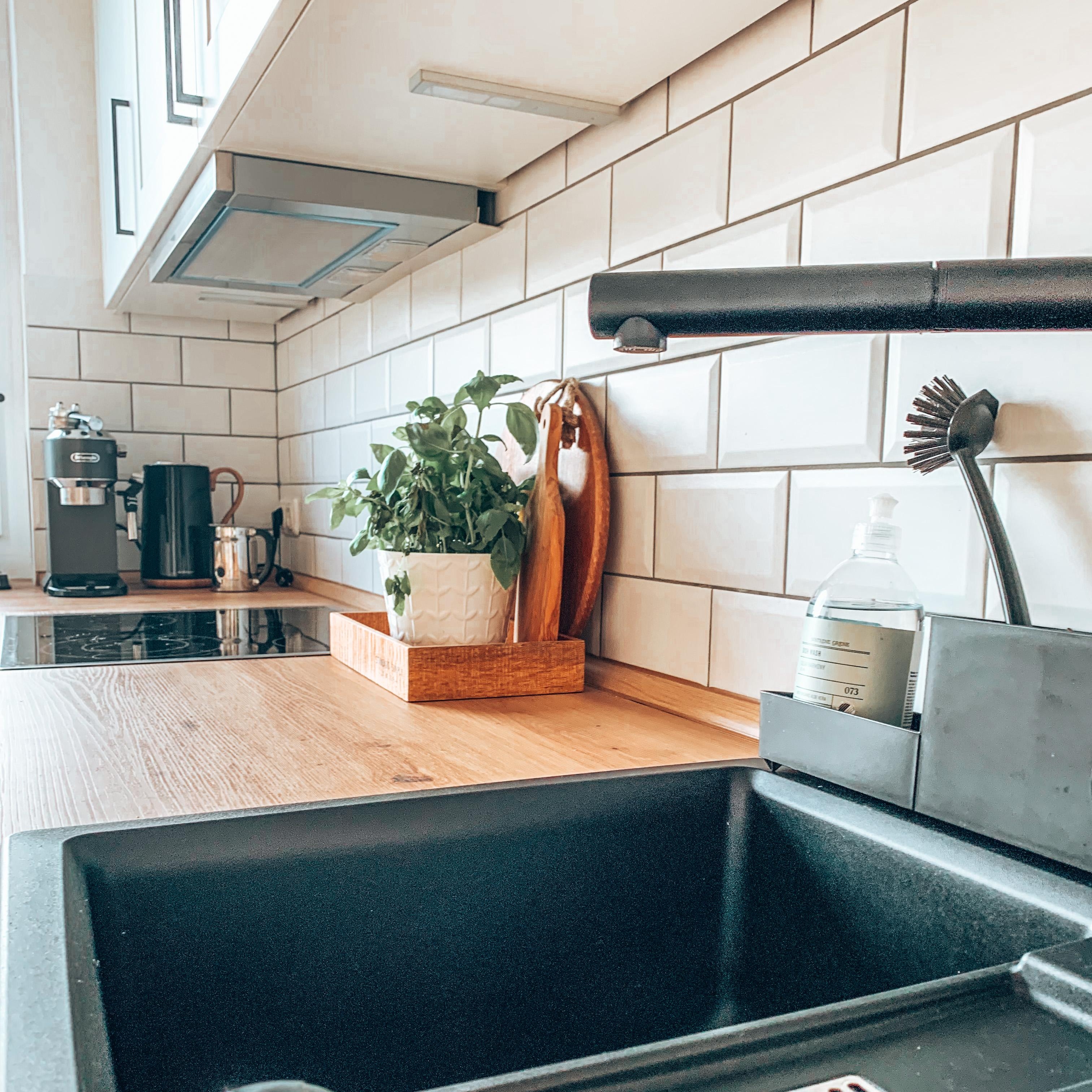 •Küchenliebe• 

#küche #metrofliese #blackandwhite #industrial #schwarzedetails #holz 