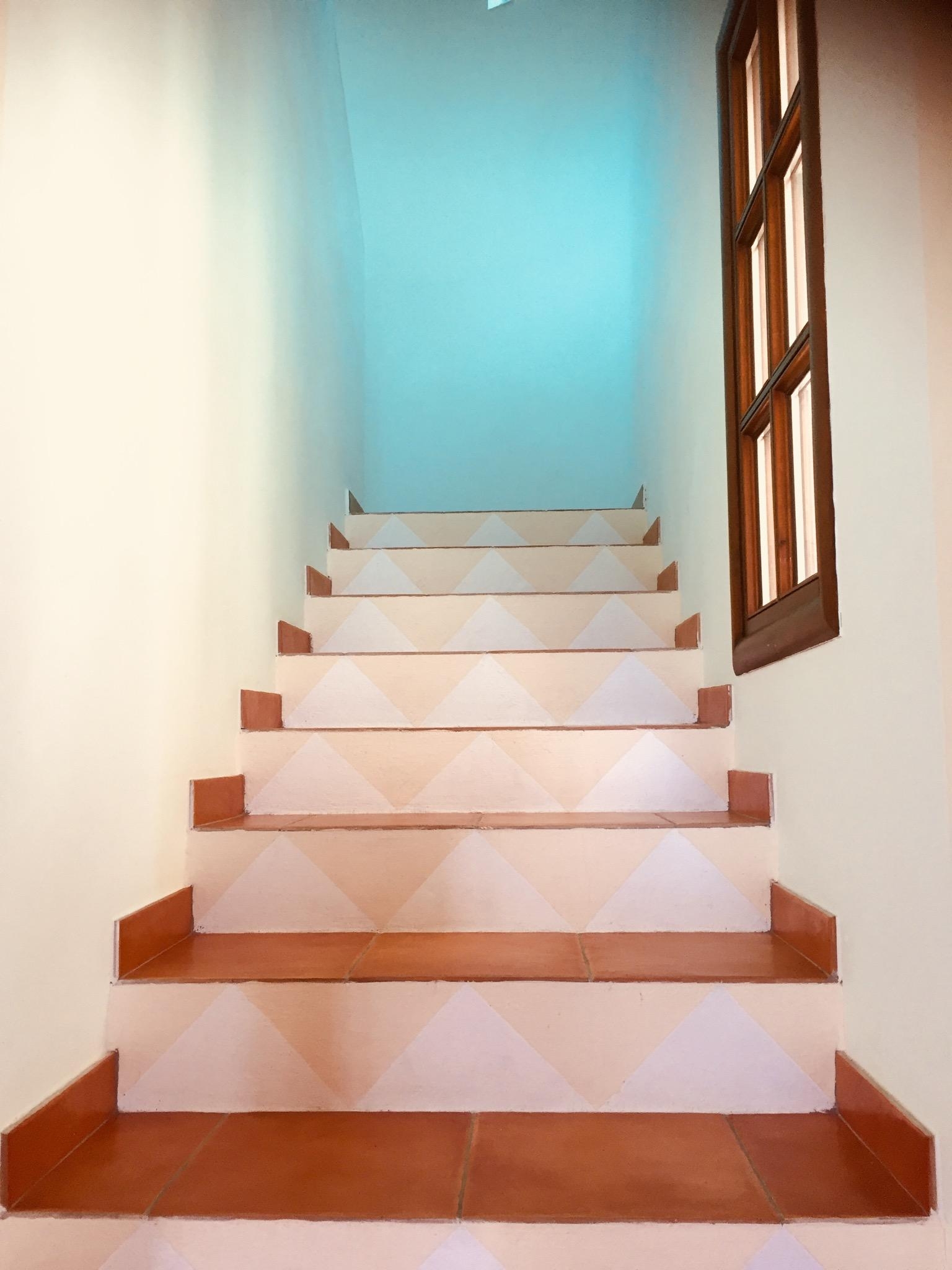 Kühle Treppe/ Stille/ Barfuß 