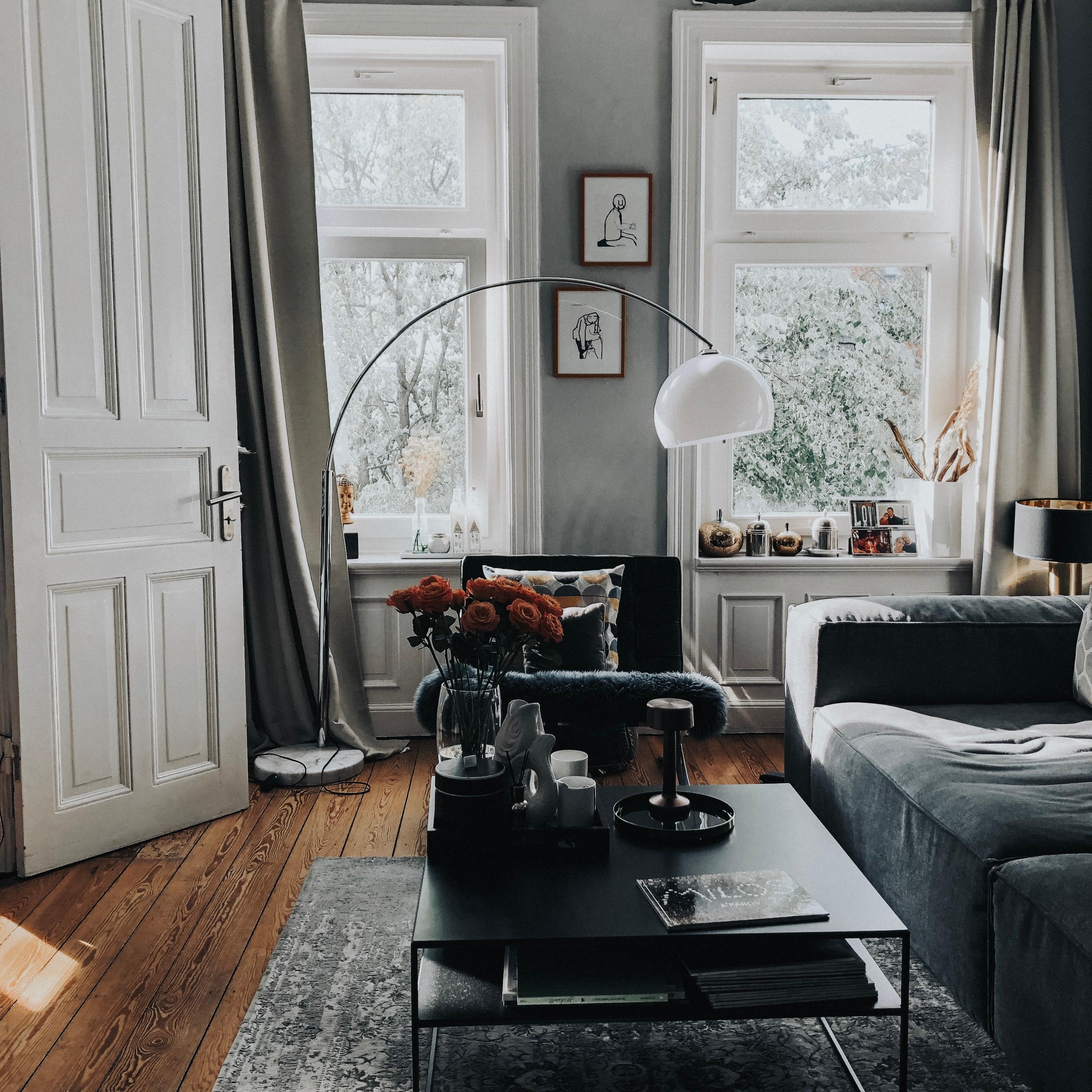 Kühler Altbau bei Sommerhitze #interior #couchstyle #livingroom #couchstyle #dekor #design #danishdesign #altbau #wozi