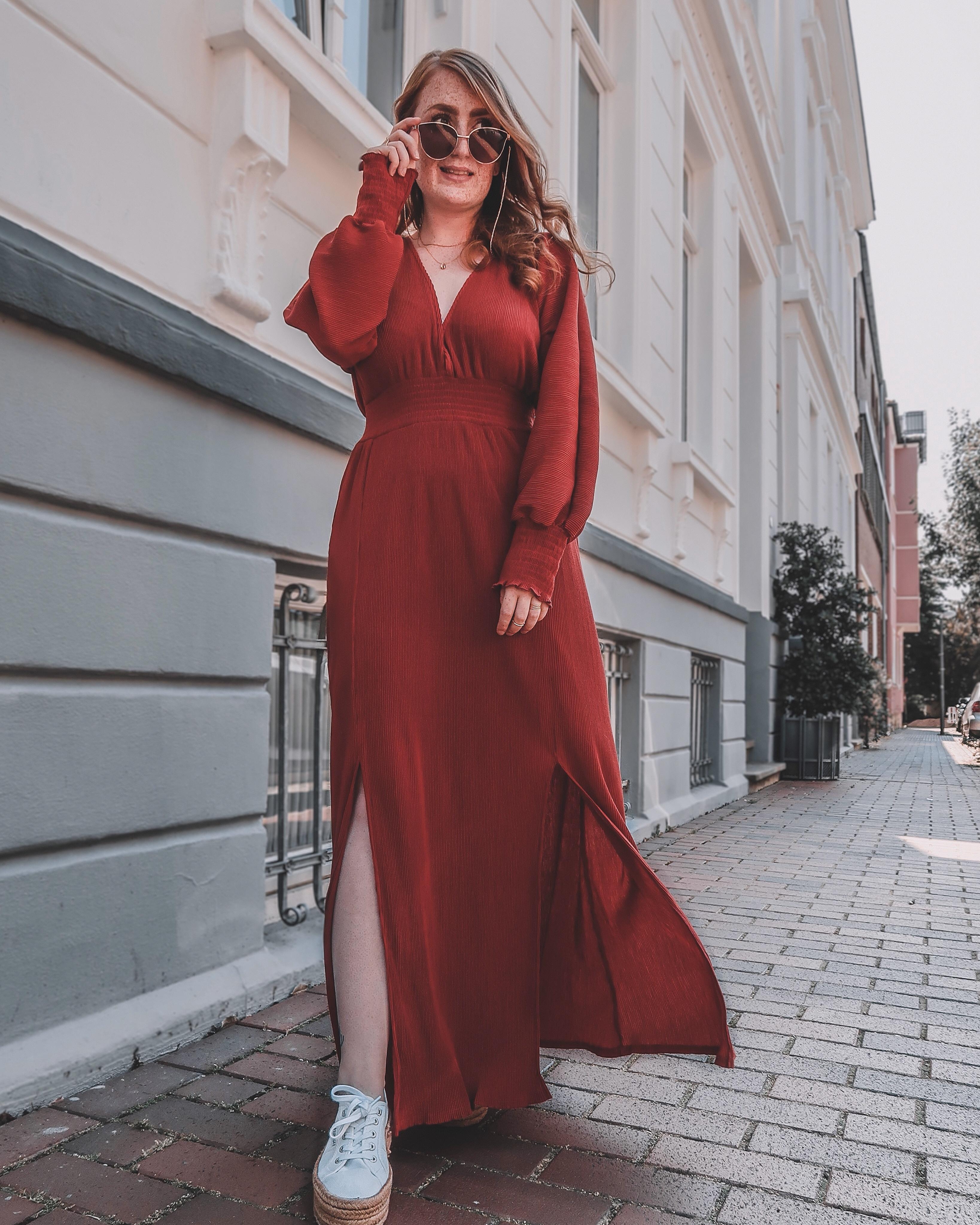 Lady in Red 💃🏻
#maxikleid #reddress #asos #streetstyle #fashionchallenge #gewinn 