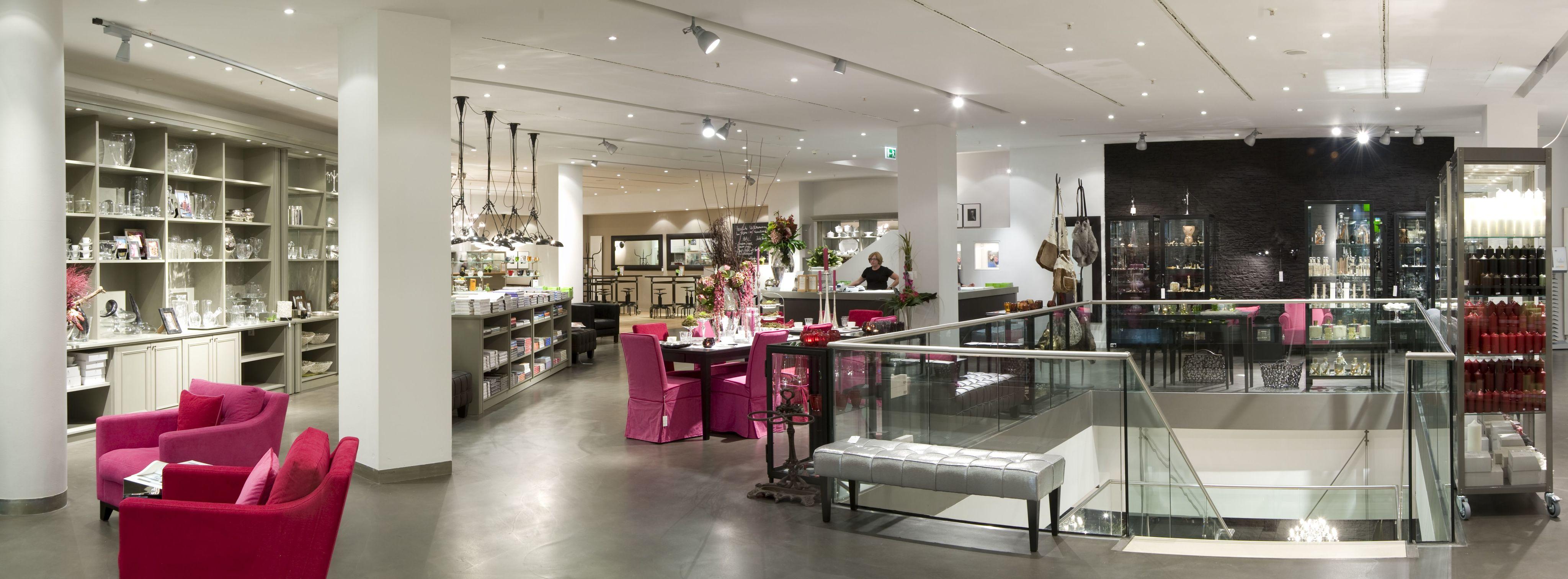 Lambert Flagship Store Düsseldorf #sessel #rosafarbenersessel ©Lambert
