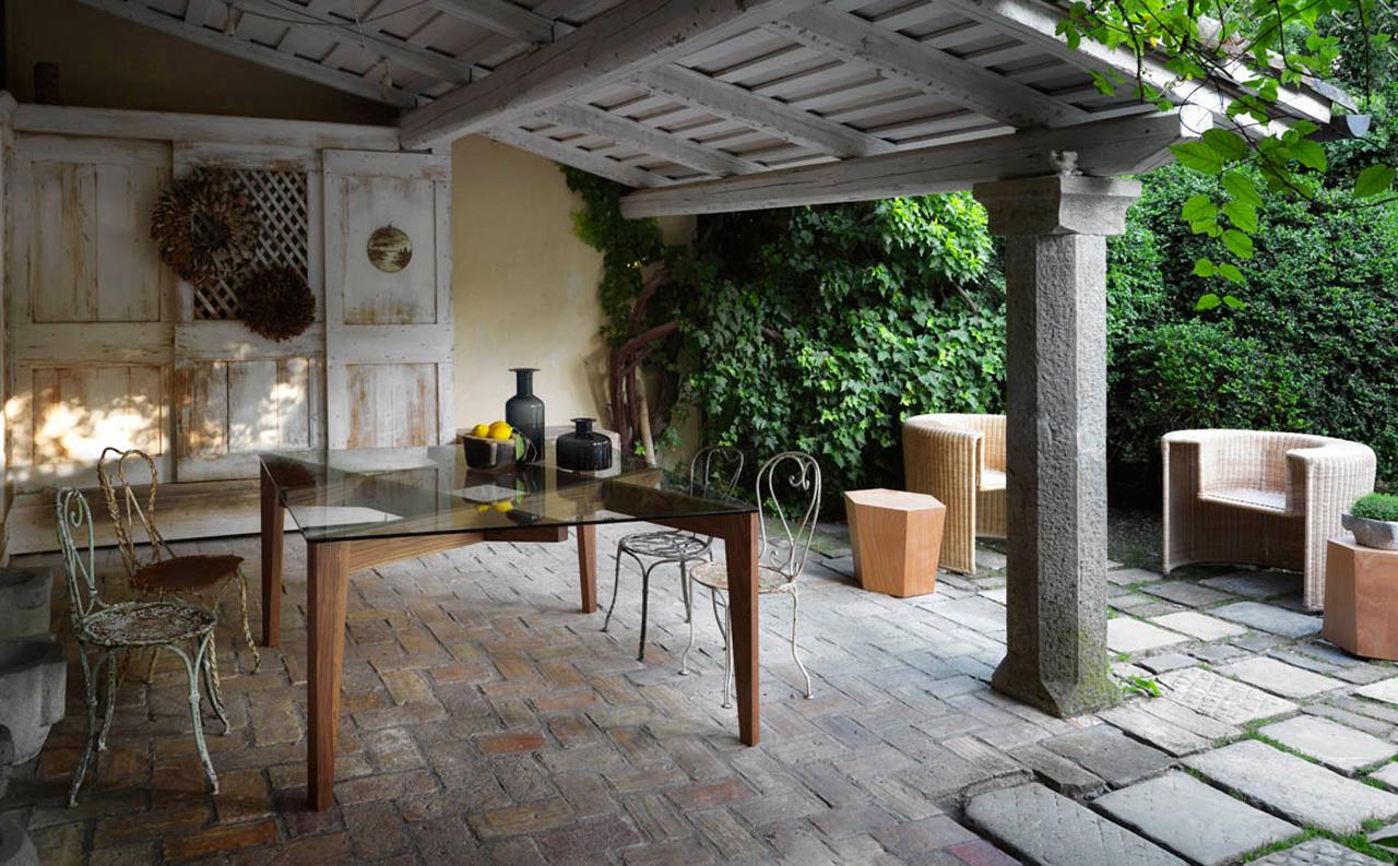 Landhaus Veranda #stuhl #terrasse #wohnzimmer #veranda #tisch #glasplattentisch ©Gianni Antoniali