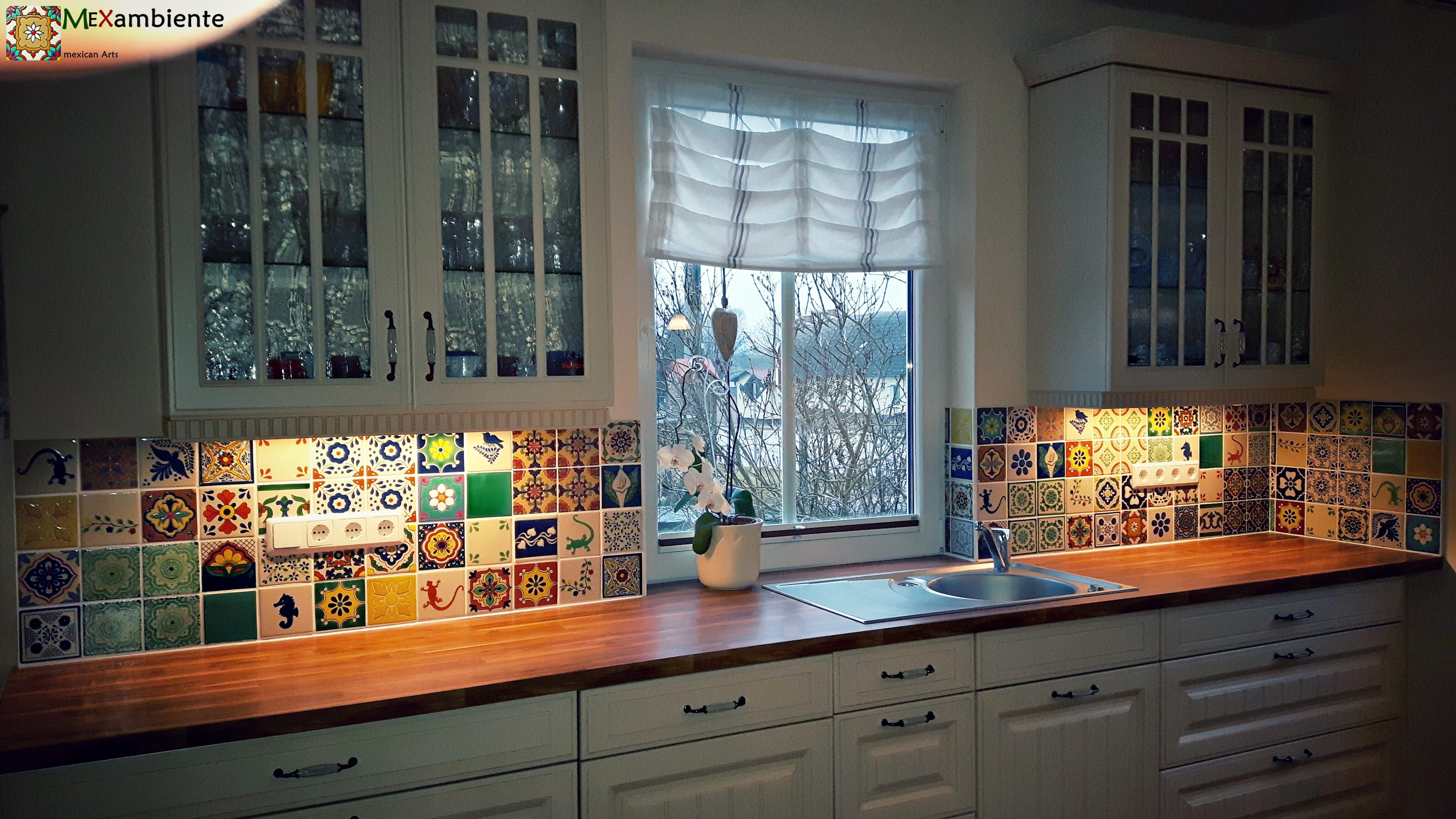 Landhausstil Küche mit bunten Fliesen aus Mexiko #patchworkfliesen ©Mexambiente