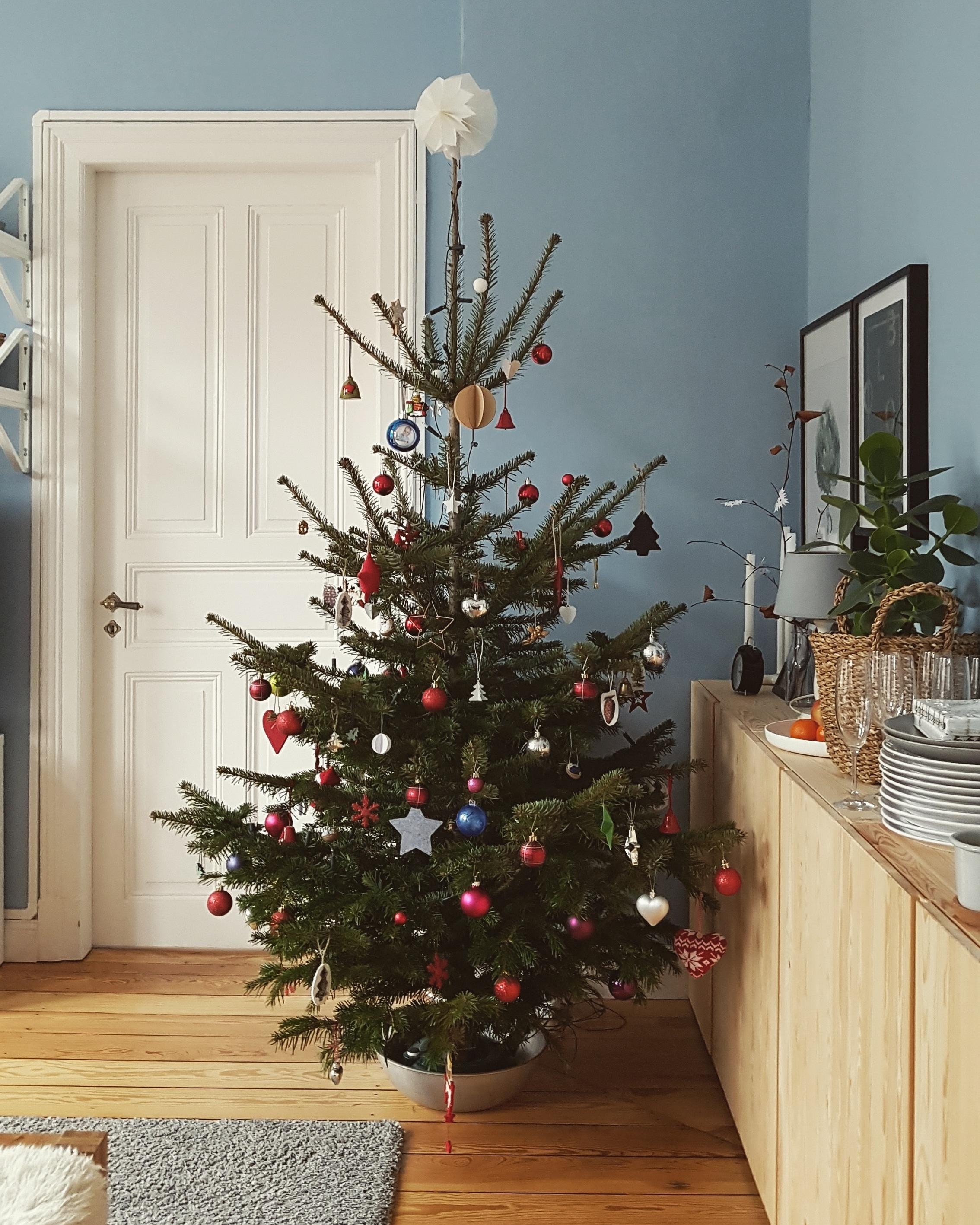 Last Christmas... I gave you my ❤️ #weihnachten #wohnzimmer #altbau #altbauliebe #weihnachtsbaum 