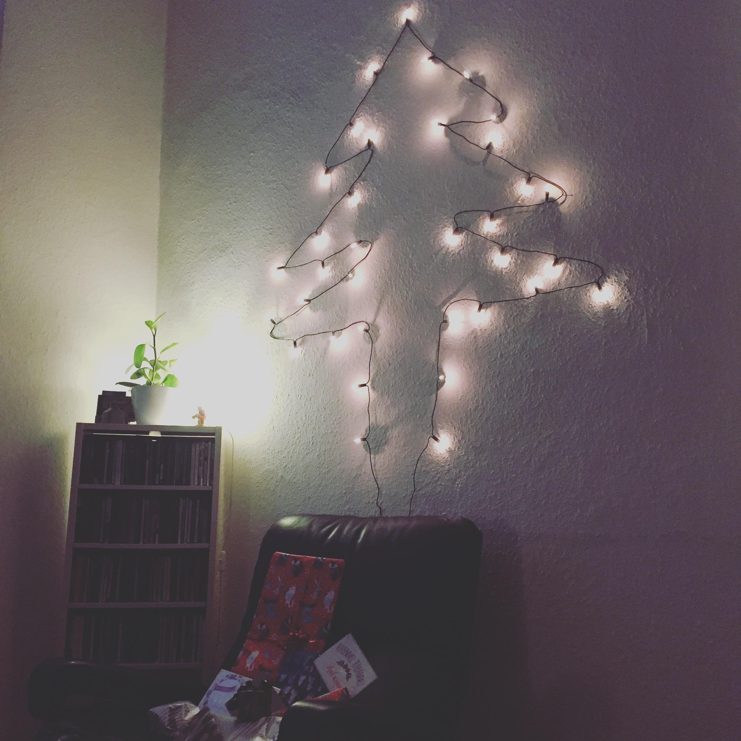 last minute weihnachtsbaum.
#diy #christmastree #happyholidays #selfmade 