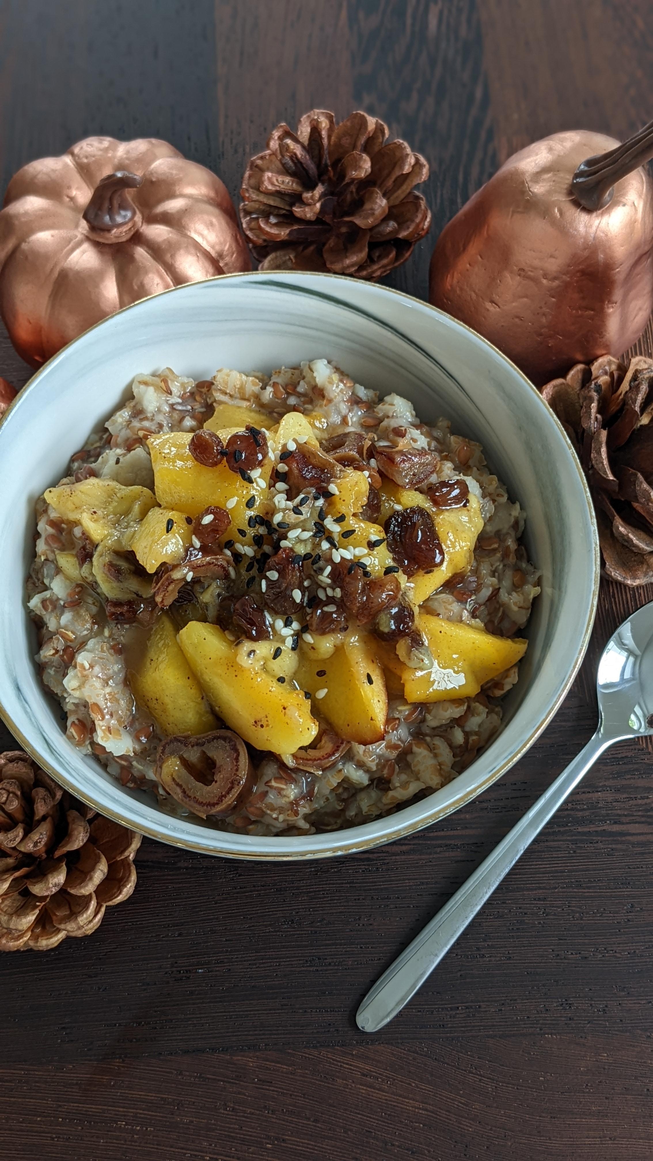 Lecker Frühstücks-Porridge mit karamellisieren Pfirsichen.🍑
#frühstück #food #lecker