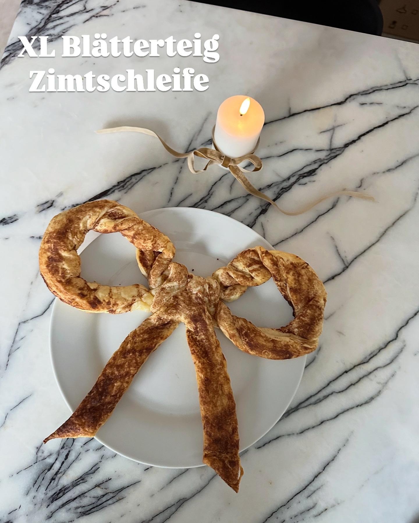 Leckere XL Blätterteig Zimtschleife mit Kardamom 💝 #schleifentrend #schleifenliebe #zimtschnecke #tischdeko #inspiration #lecker #diydeko 