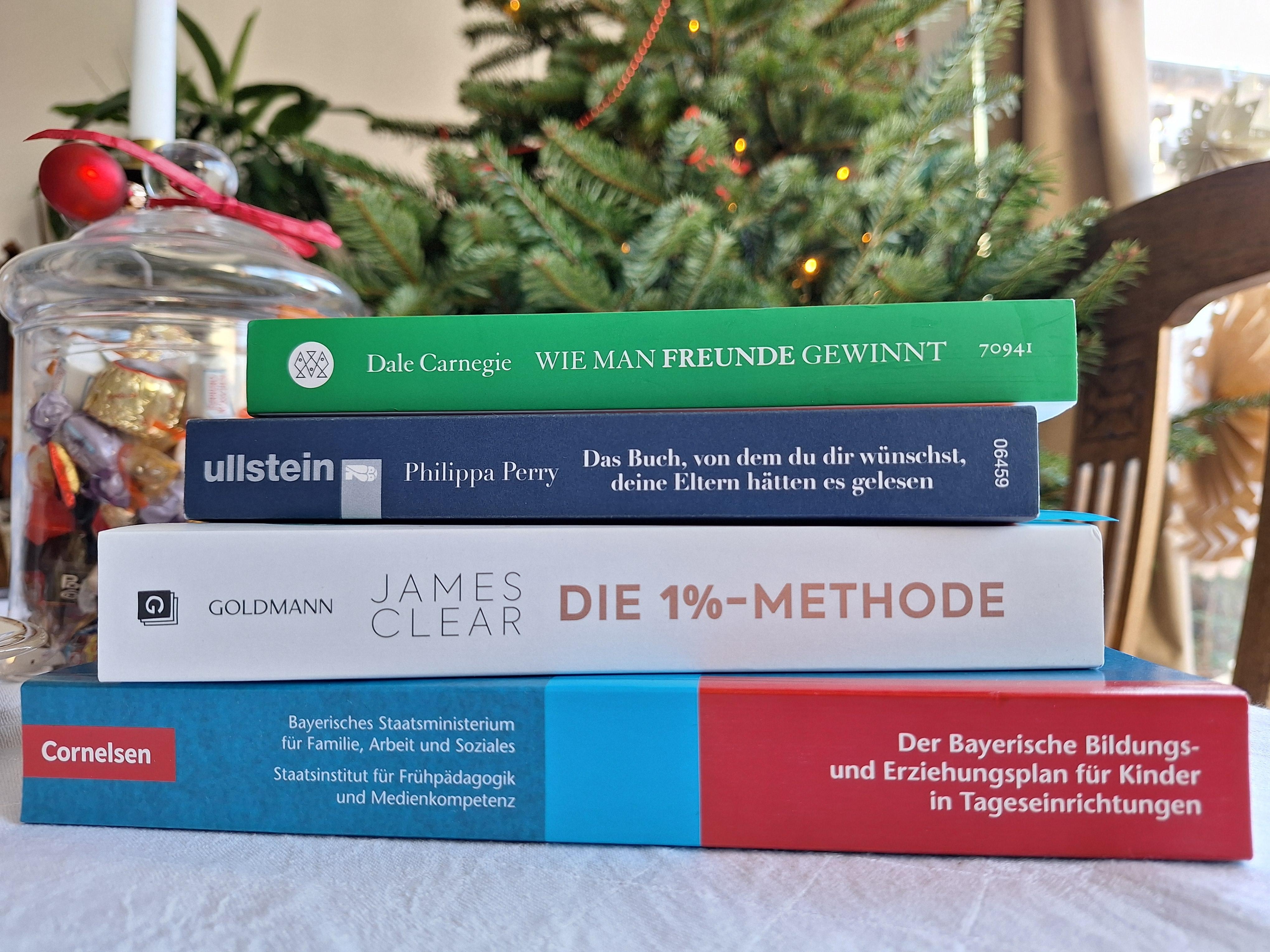 LEKTÜRE
#Lektüre #Lesen #Hobby #Interesse #Bücherlesen #Weiterbildung #Geschenk #ichbingespannt