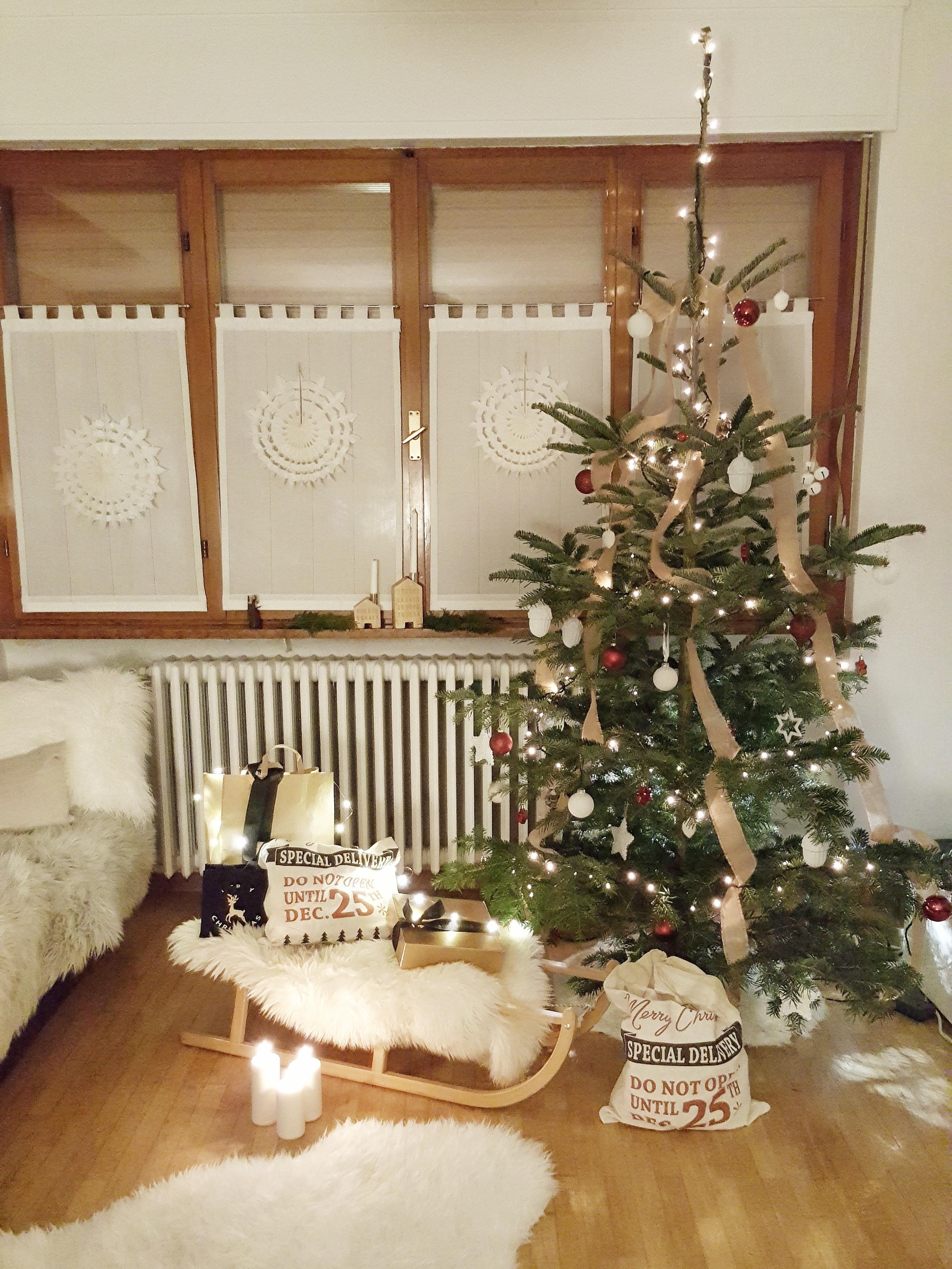 Letztes Jahr... #weihnachten #weihnachtsbaum #couchstyle #interior #wohnzimmer #weihnachtsdeko #xmas #hygge #cozy