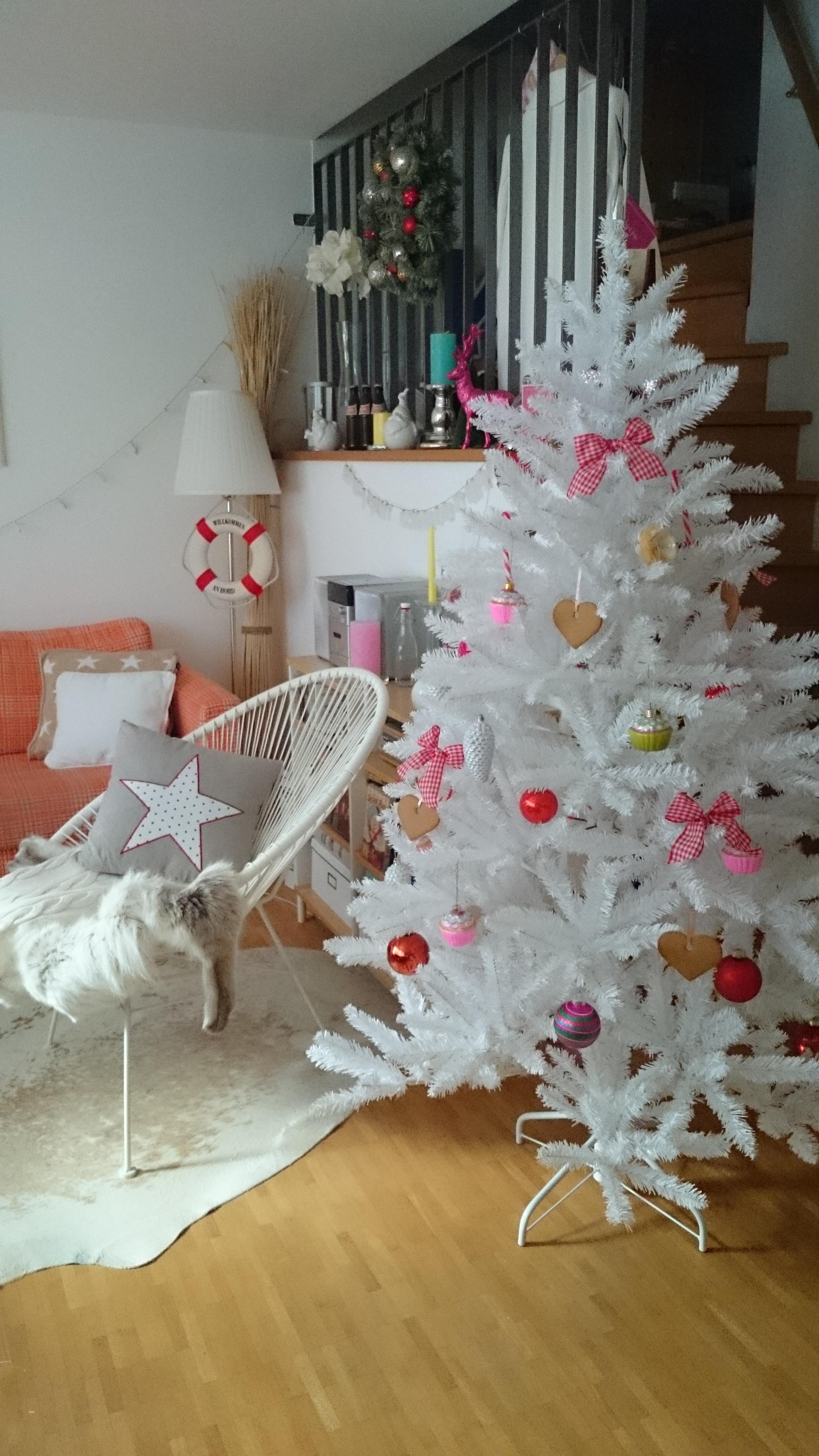 Letztes #Weihnachten war das Sofa noch orange und auch noch keine Kaminkonsole in Sicht. 