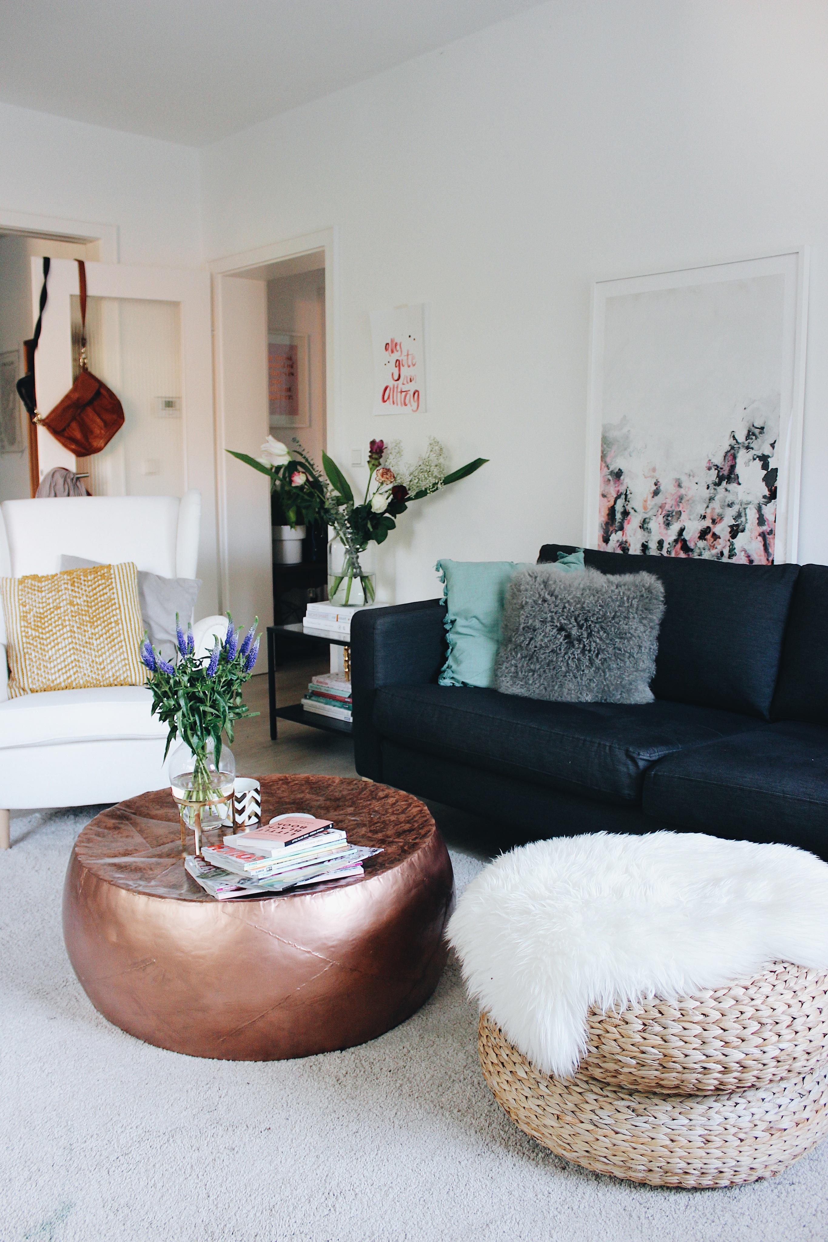 Letztes Wochenende wurde bei mir mal wieder umgeräumt. ; )

#wohnzimmer #couch #couchstyle #ikea #cosy 