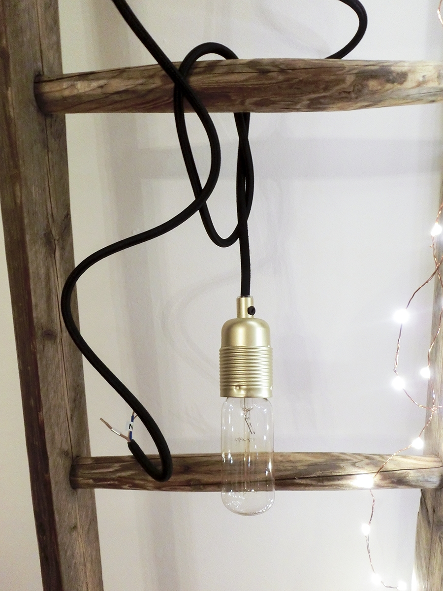 Lichterkette an Leiter. Einfachste Deko.
#lichterkette #obstleiter #vintage #leiter #weihnachtsdeko #ganzeinfach