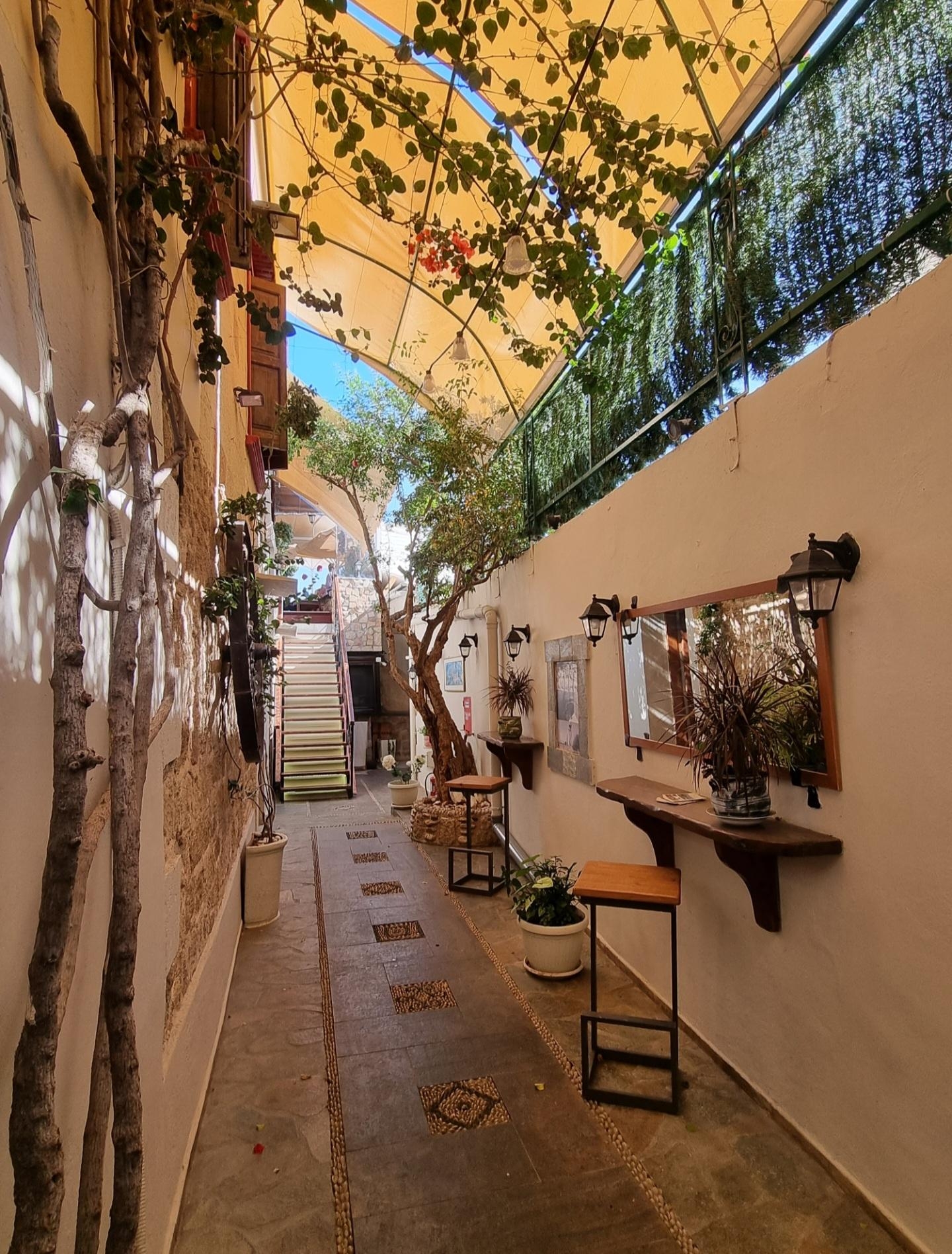 Liebe diese kleinen, besonderen Plätze zum verweilen..😇 #altstadt von #rhodos #mediterran #altbau #vintage #outdoor 