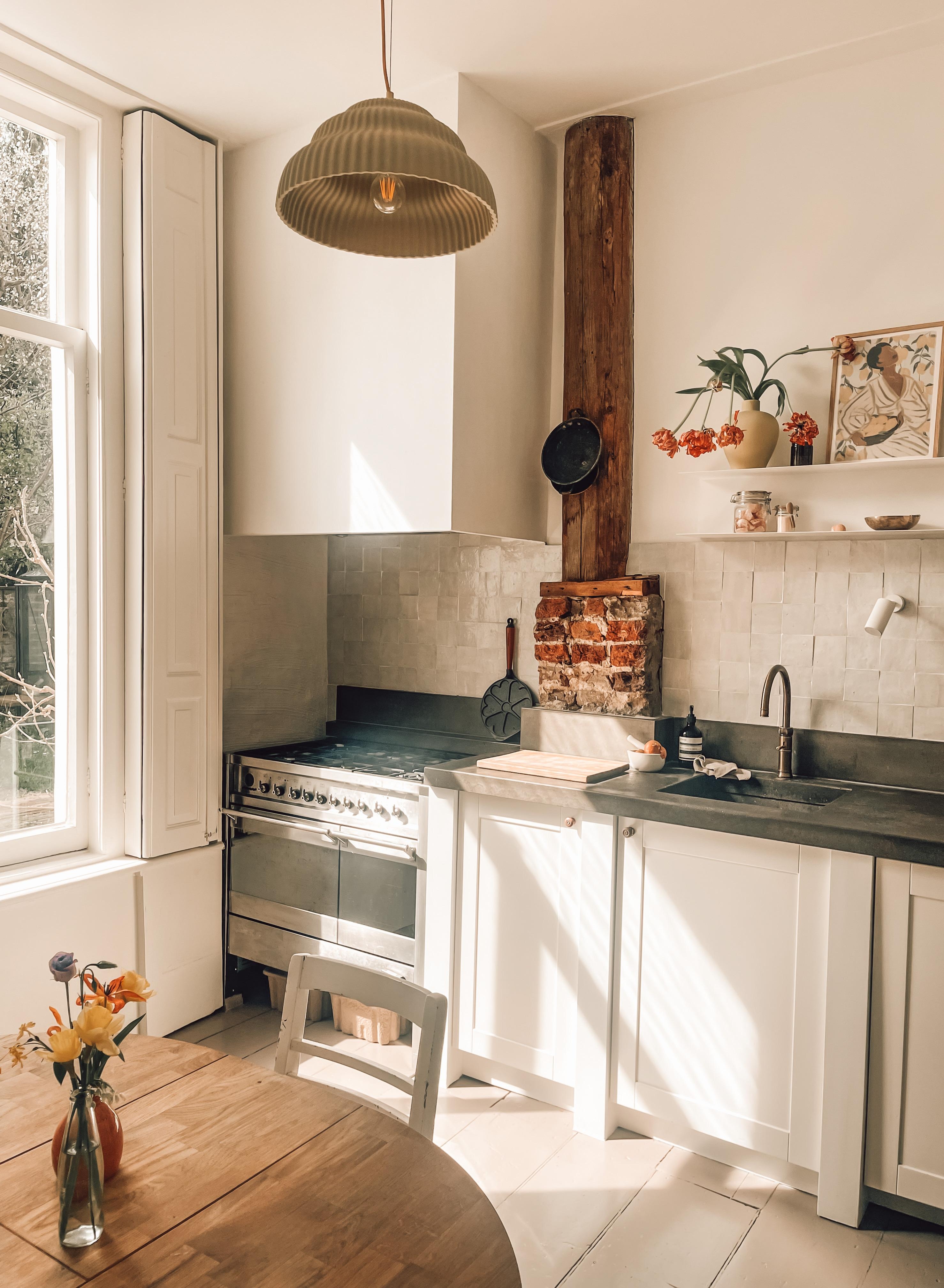 liebe es wenn die Sonne in unsere Küche scheint. 
#vintageküche#vintageinterior#kücheninspo#Küchenideen#kitchenstories