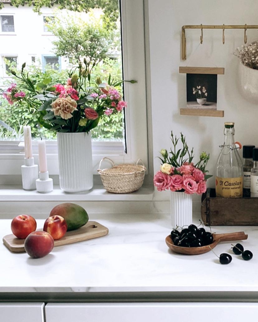 Liebe Grüße aus der Küche 💛
#küche#weisseküche#keramikplatte#interior#blumen#couchliebt
