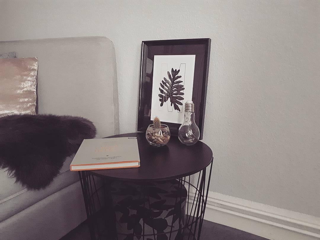 Lieblings Farbe Grau 💖🖤
#grey #minimalistisch #scandistyle #home #livingroom #couchtisch 