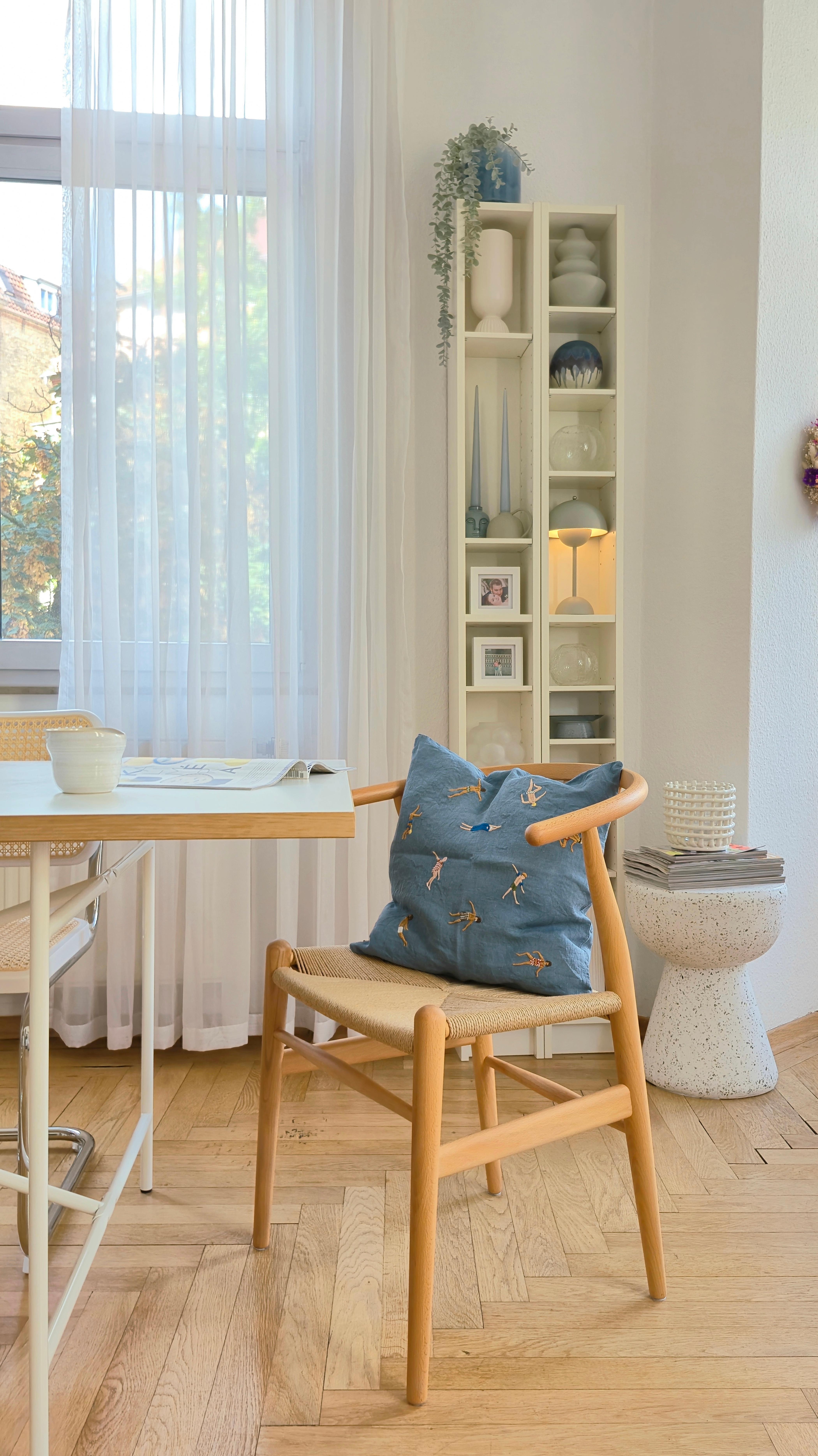 Lieblings Plätzchen ♡

#Altbau 
#Stuhl 
#Eiermann 
#Design 
#farbe 
#Wohnzimmer 
