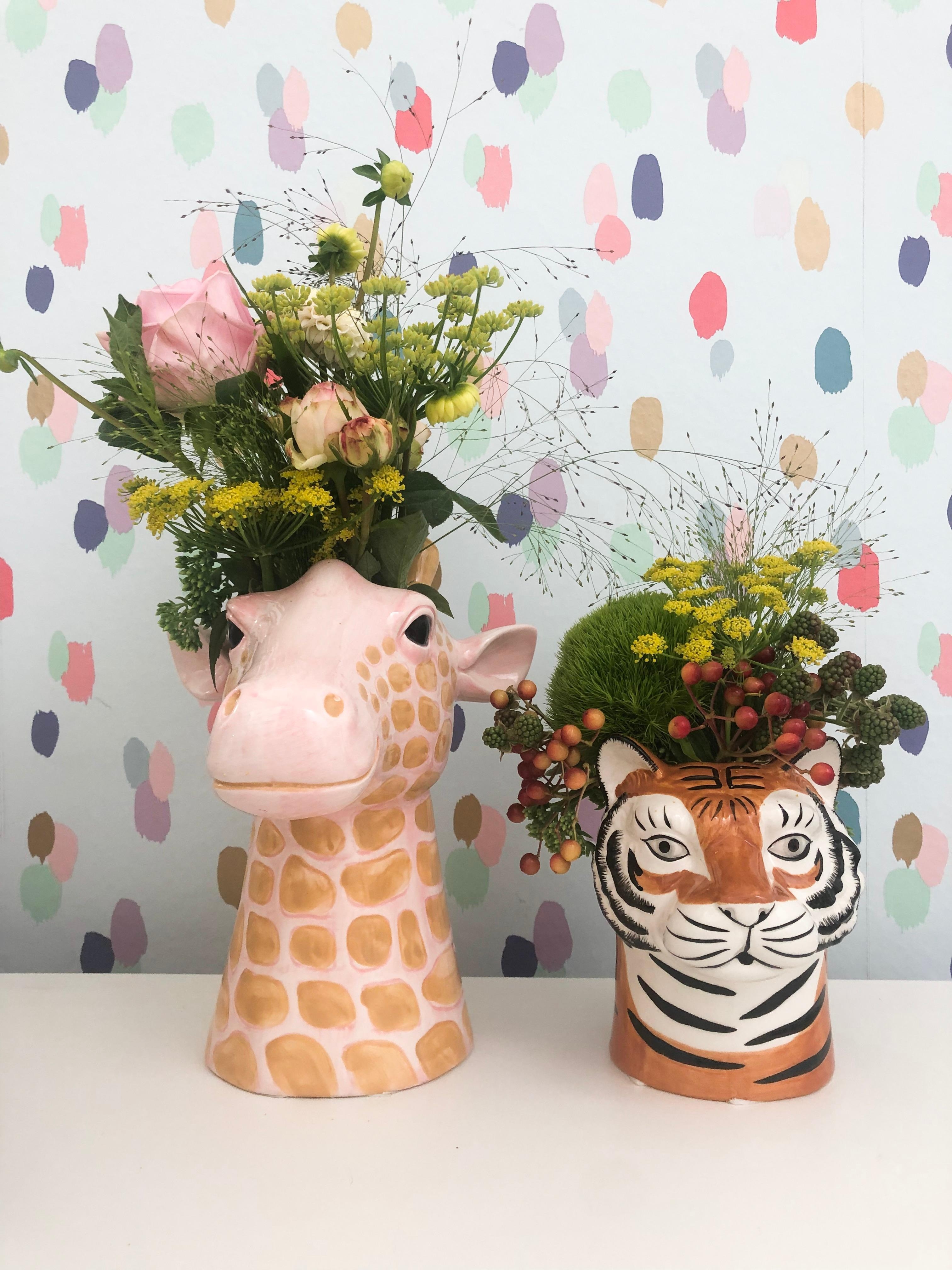 Lieblings Vasen 
#vasen #tiere #bunt #colorful #giraffe trifft #tieger #freshflowerfriday